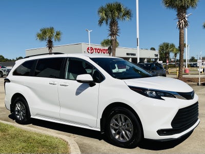 2025 Toyota Sienna LE