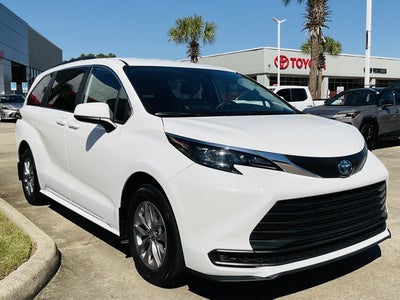 2025 Toyota Sienna LE