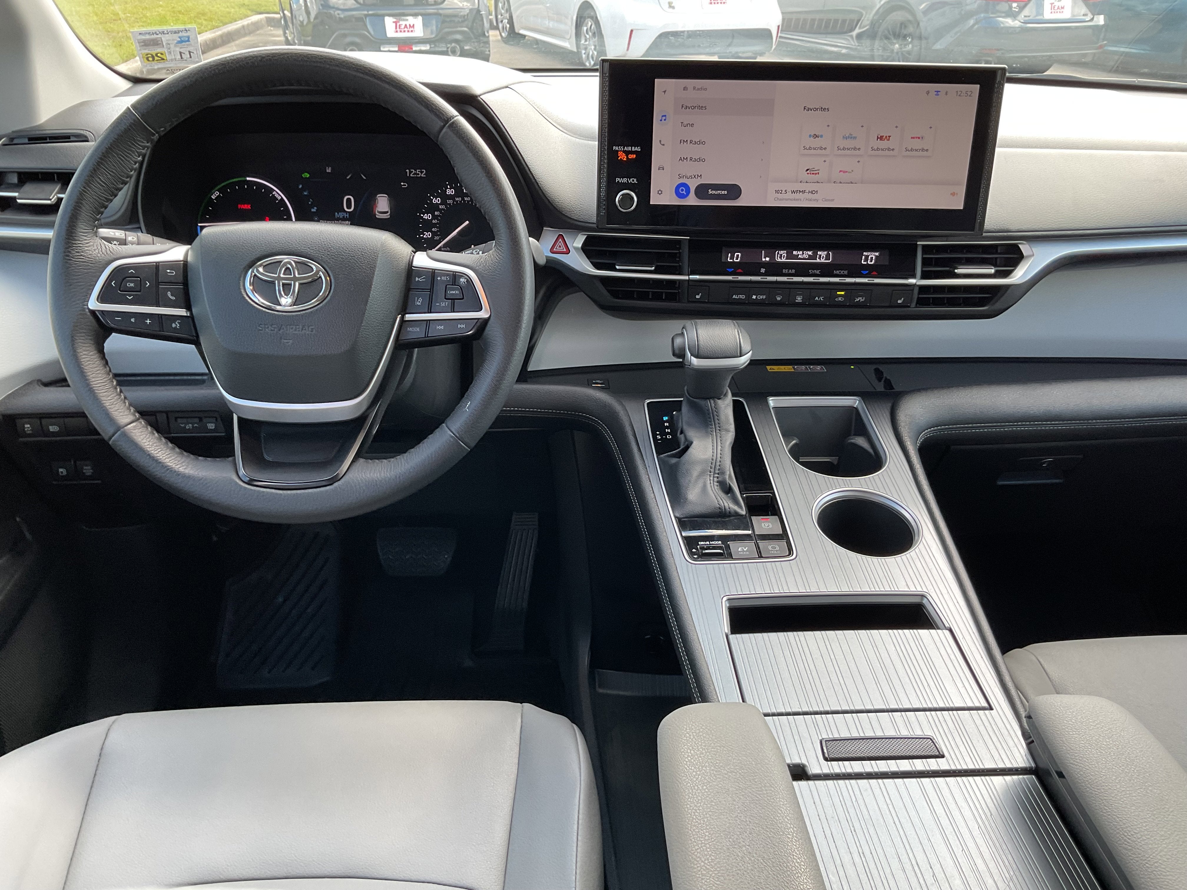 2025 Toyota SIENNA XLE XLE