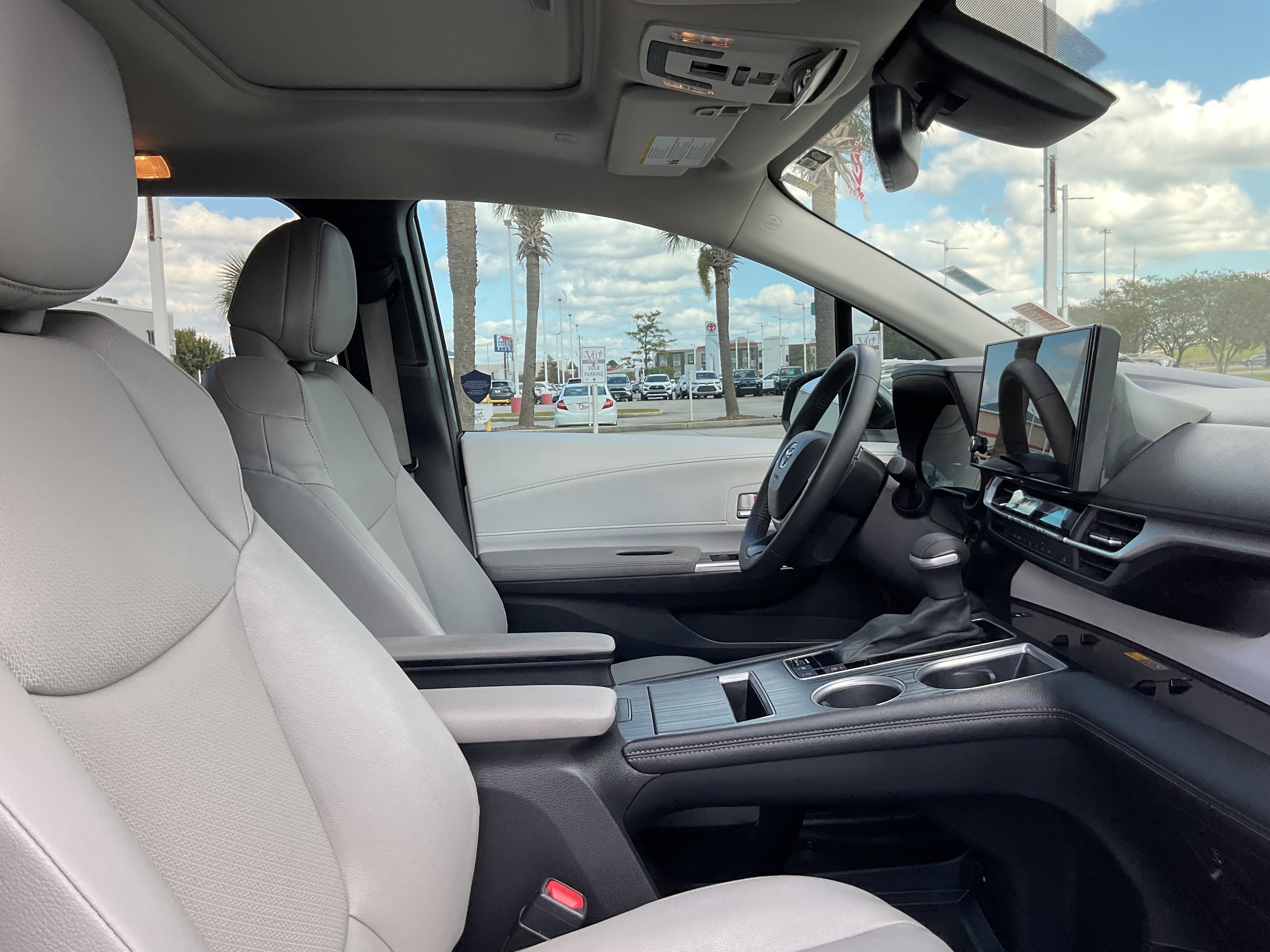 2025 Toyota SIENNA XLE XLE