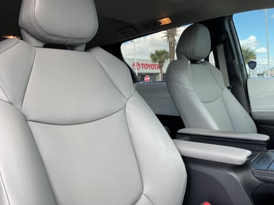 2025 Toyota SIENNA XLE XLE