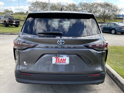 2025 Toyota SIENNA XLE XLE