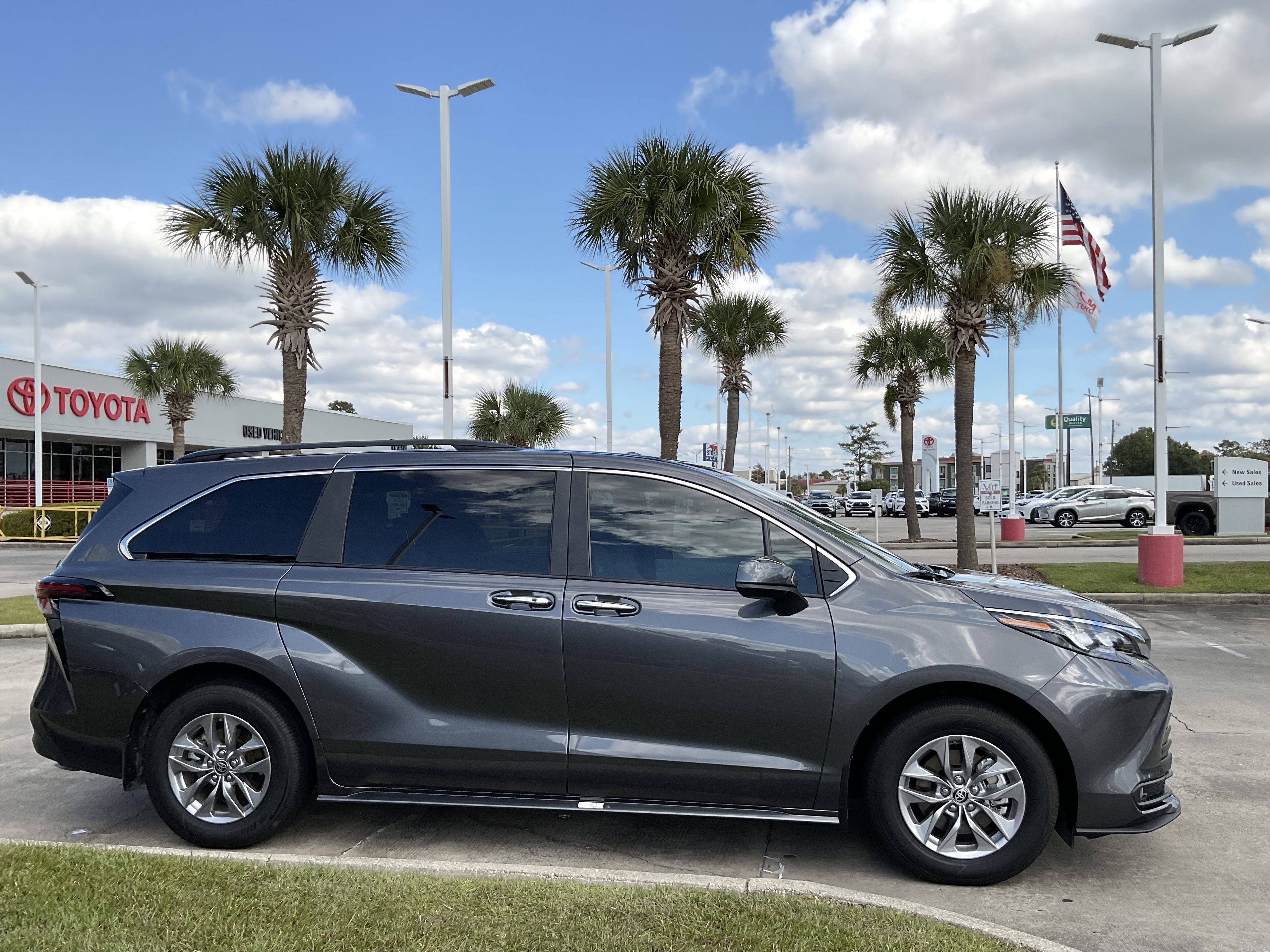 2025 Toyota SIENNA XLE XLE