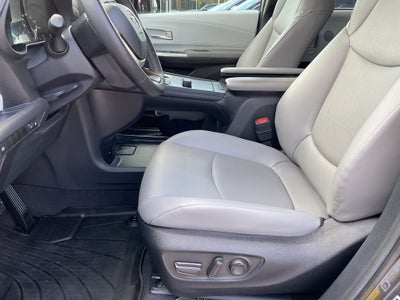 2025 Toyota SIENNA XLE XLE