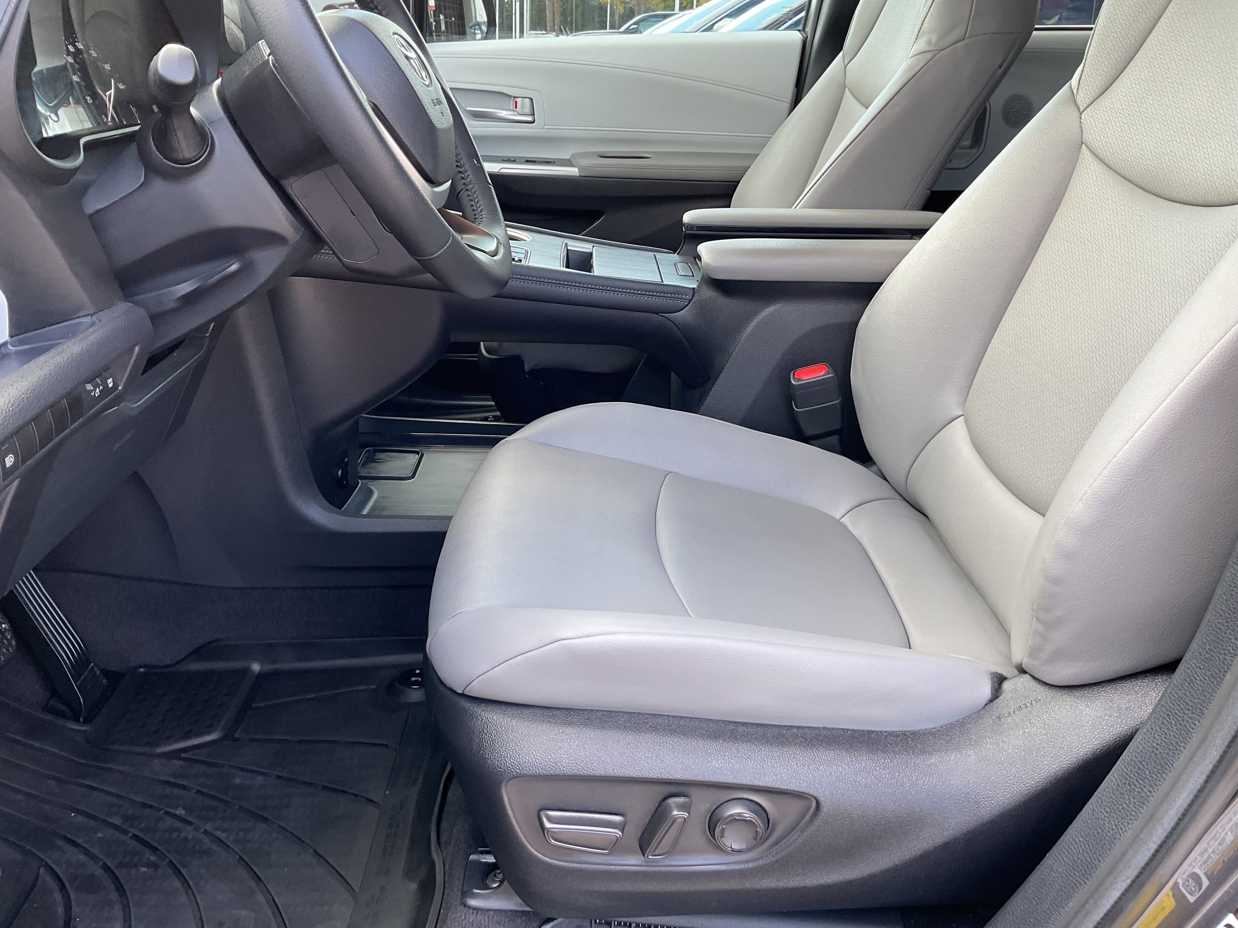 2025 Toyota SIENNA XLE XLE