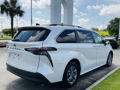 2025 Toyota Sienna XLE