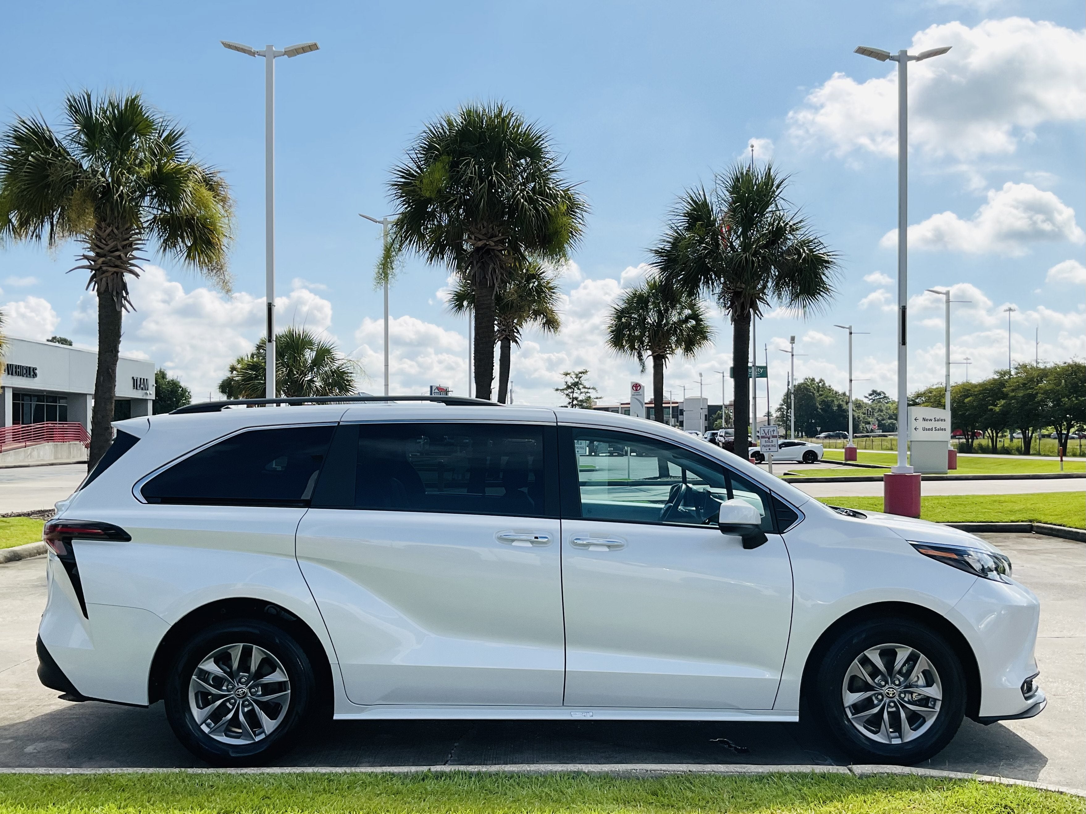 2025 Toyota Sienna XLE