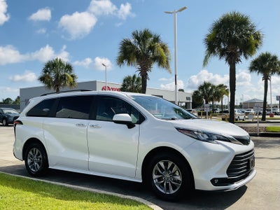 2025 Toyota Sienna XLE