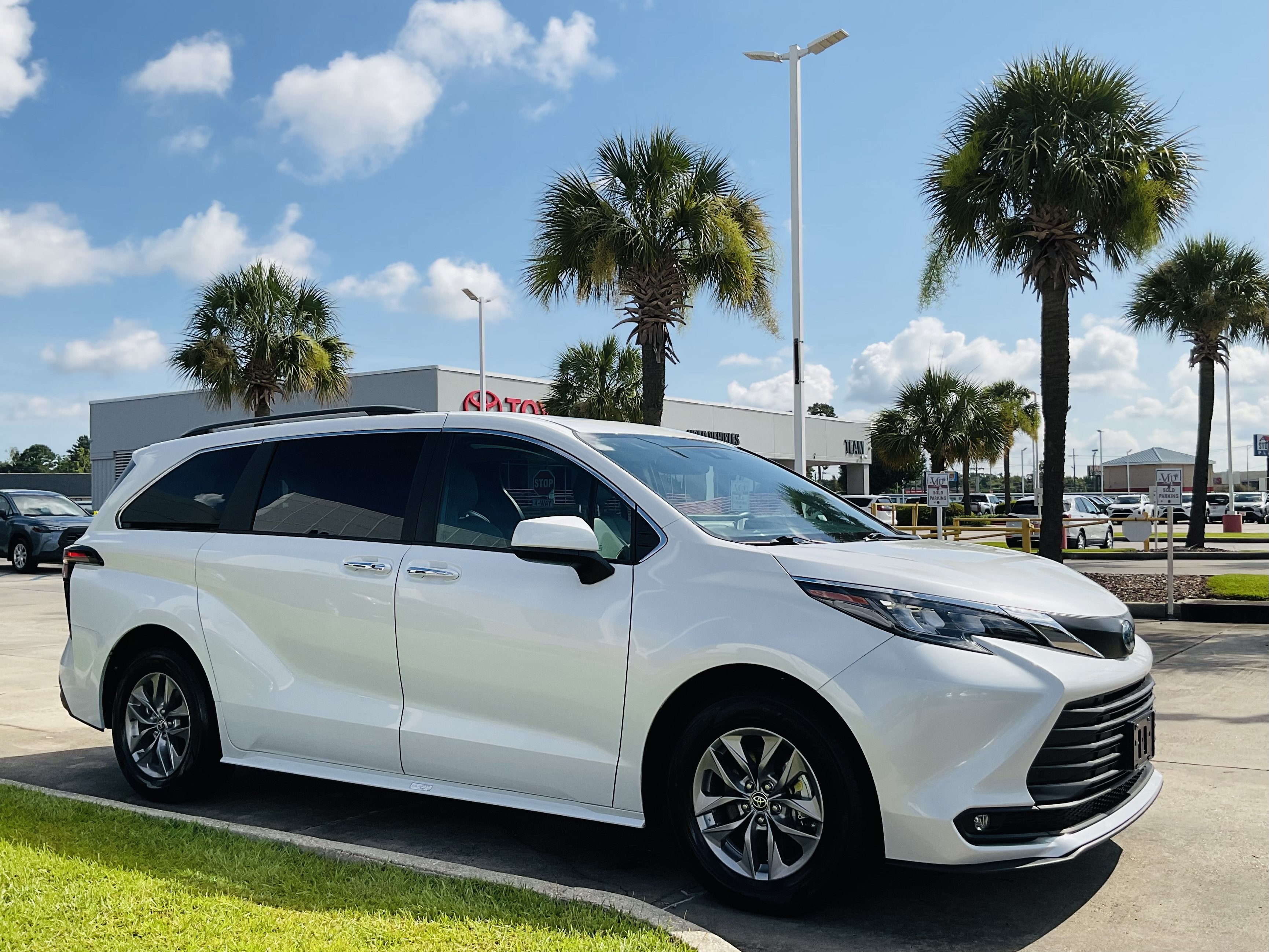 2025 Toyota Sienna XLE