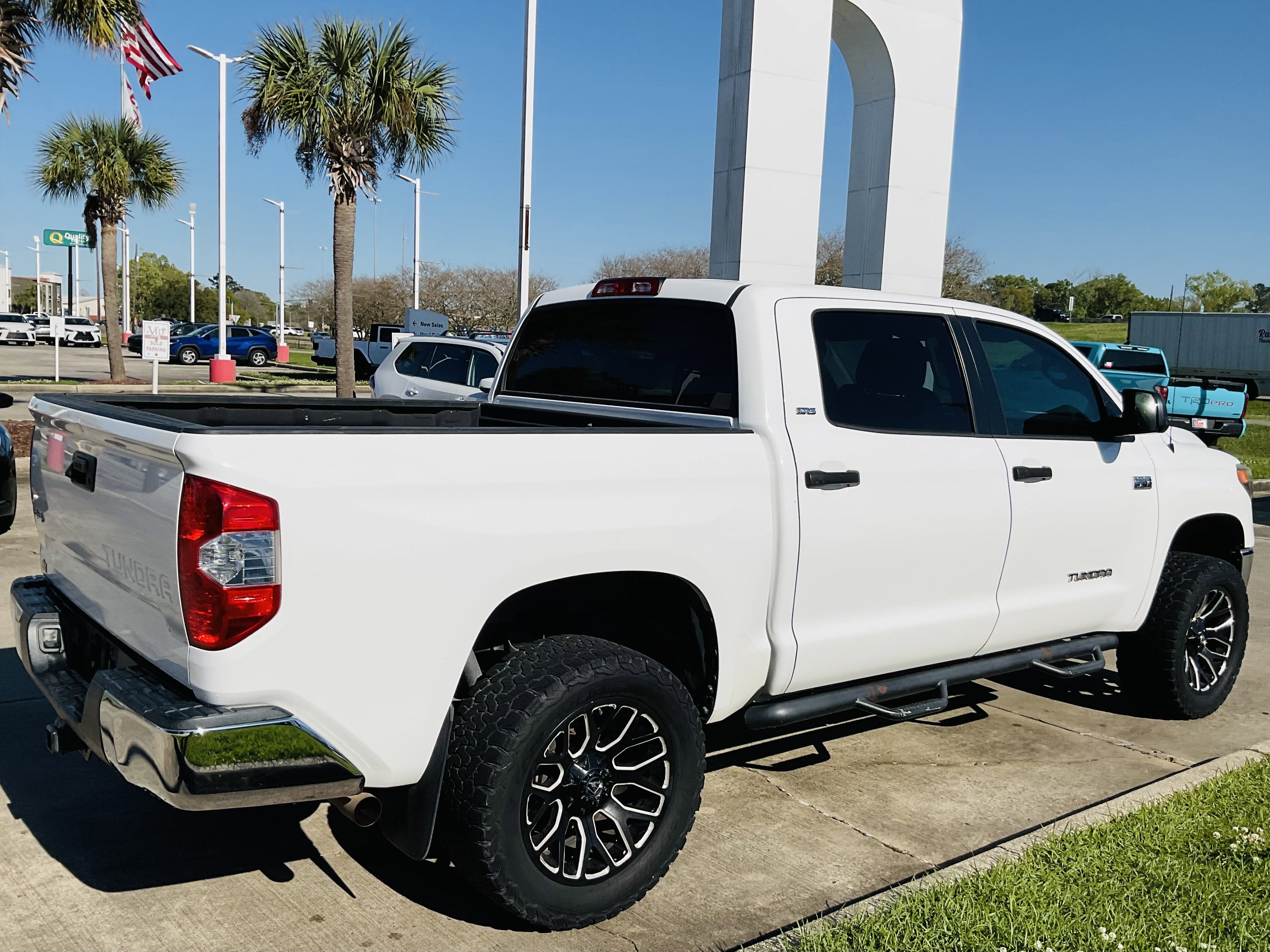 2019 Toyota TUNDRA 4X4 SR5