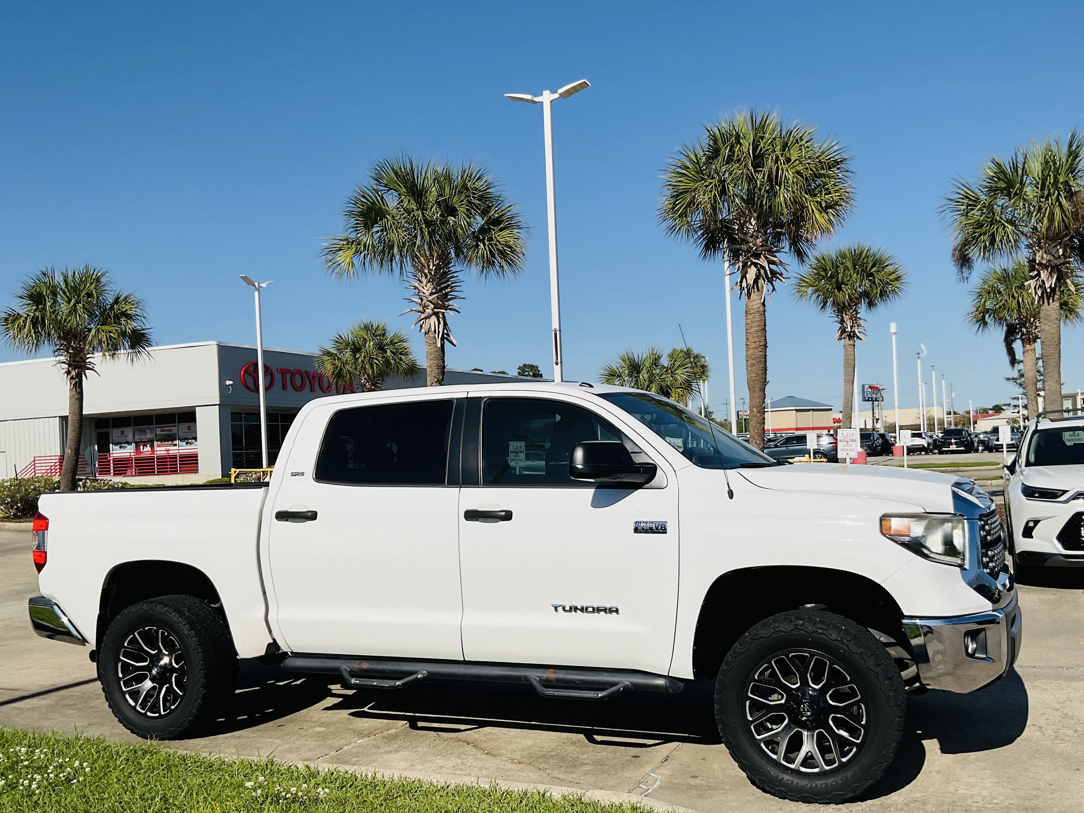 2019 Toyota TUNDRA 4X4 SR5