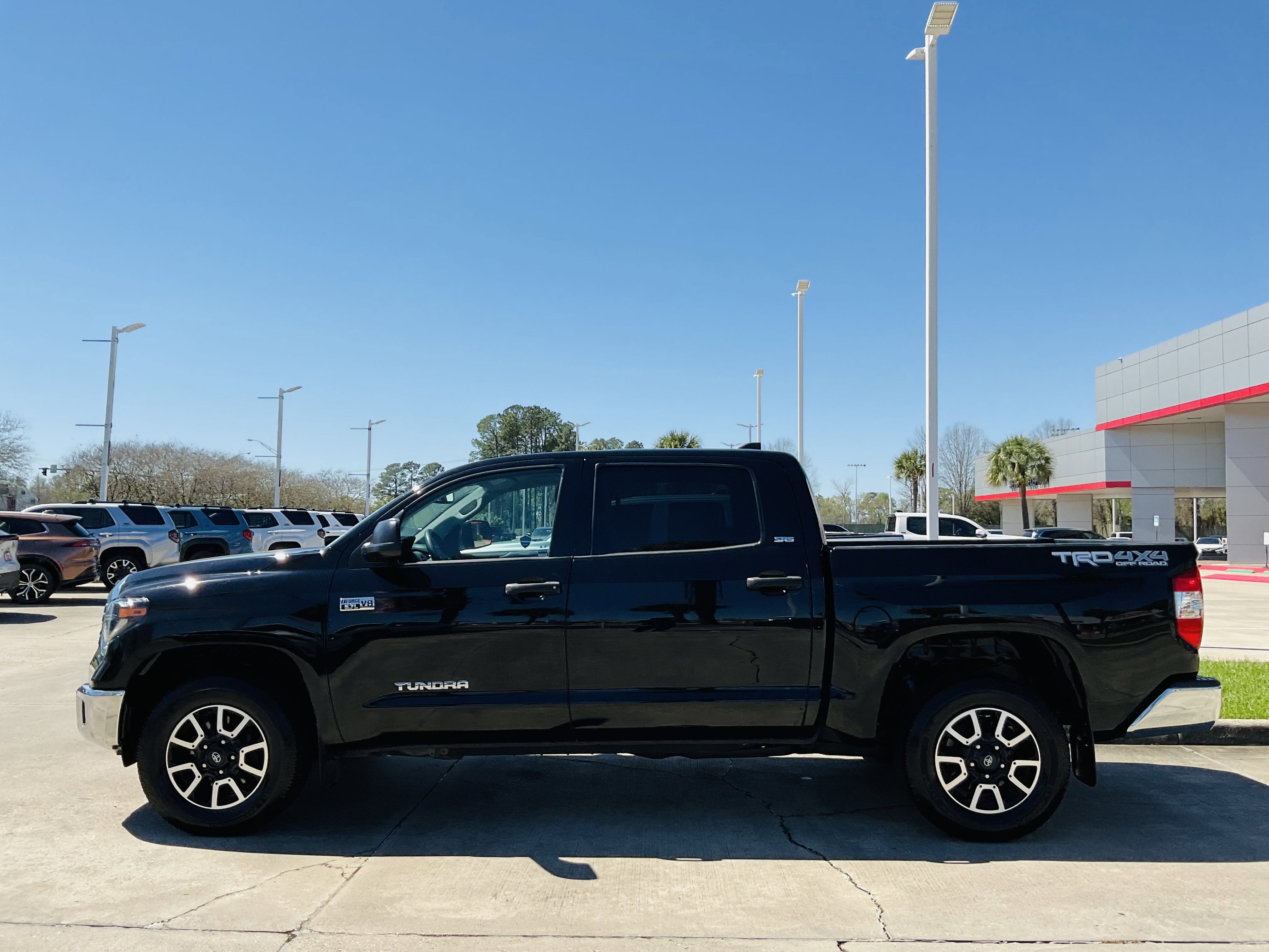 2020 Toyota TUNDRA 4X4 SR5