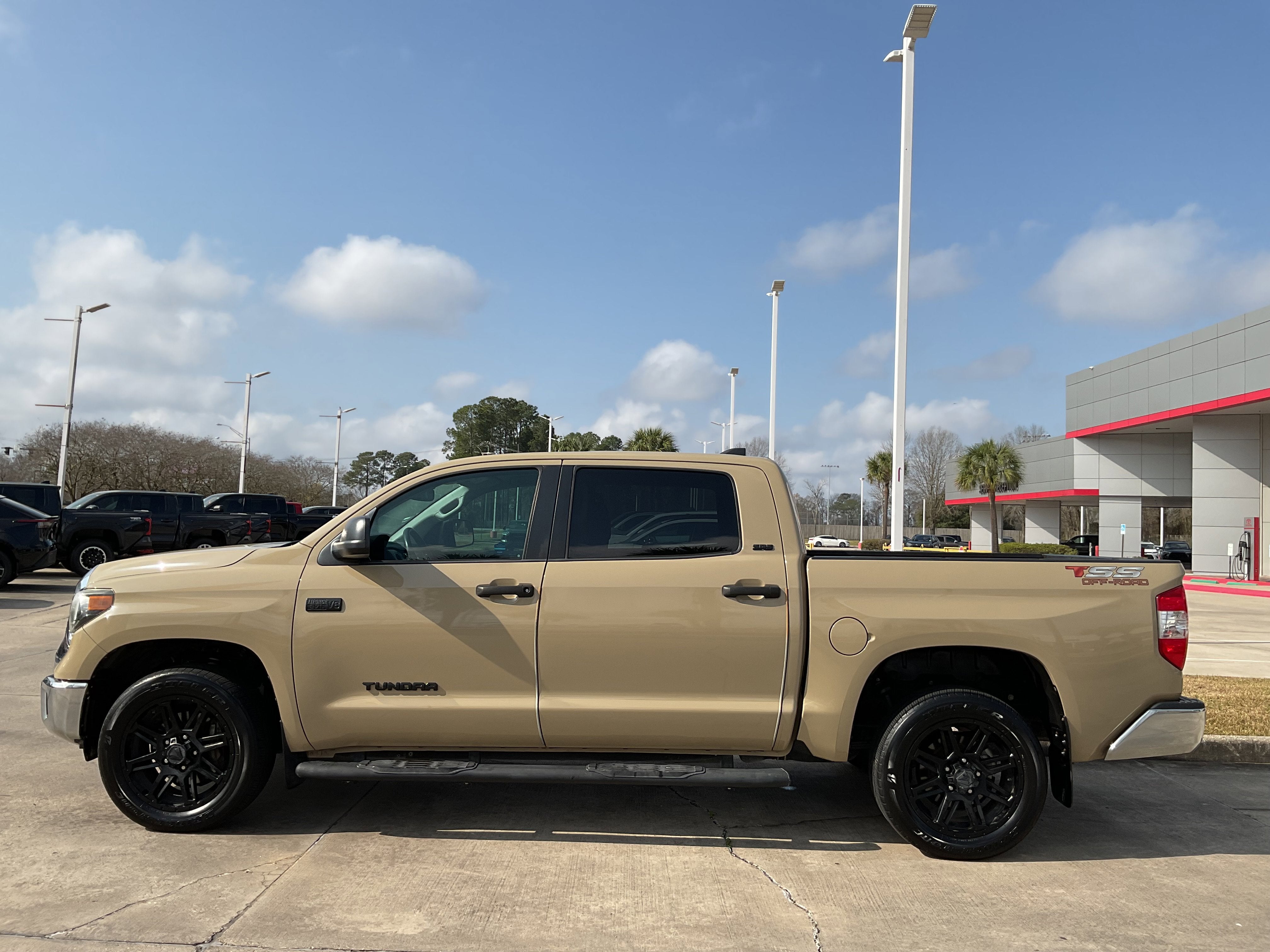 2020 Toyota TUNDRA 4X2 SR5