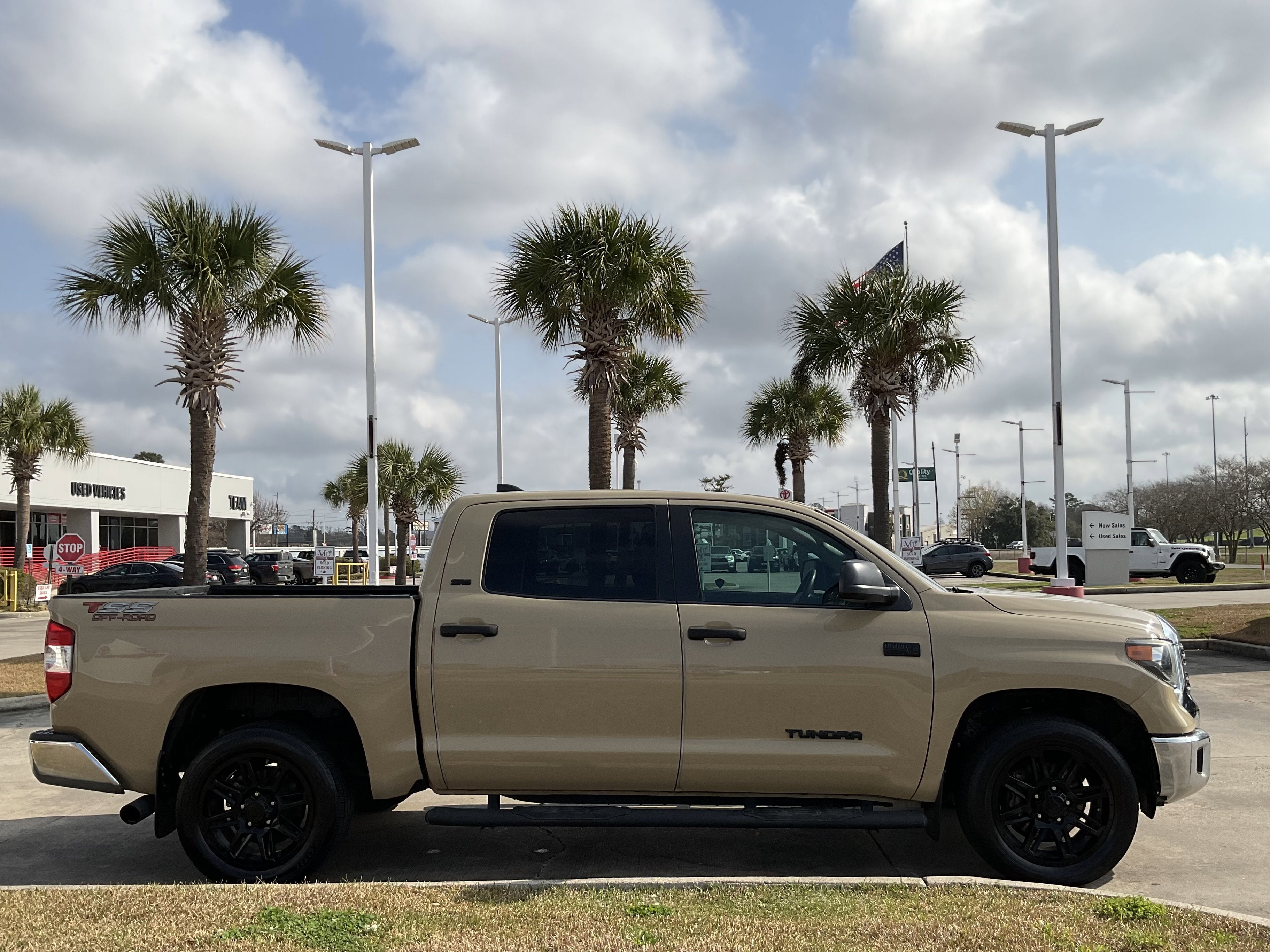 2020 Toyota TUNDRA 4X2 SR5