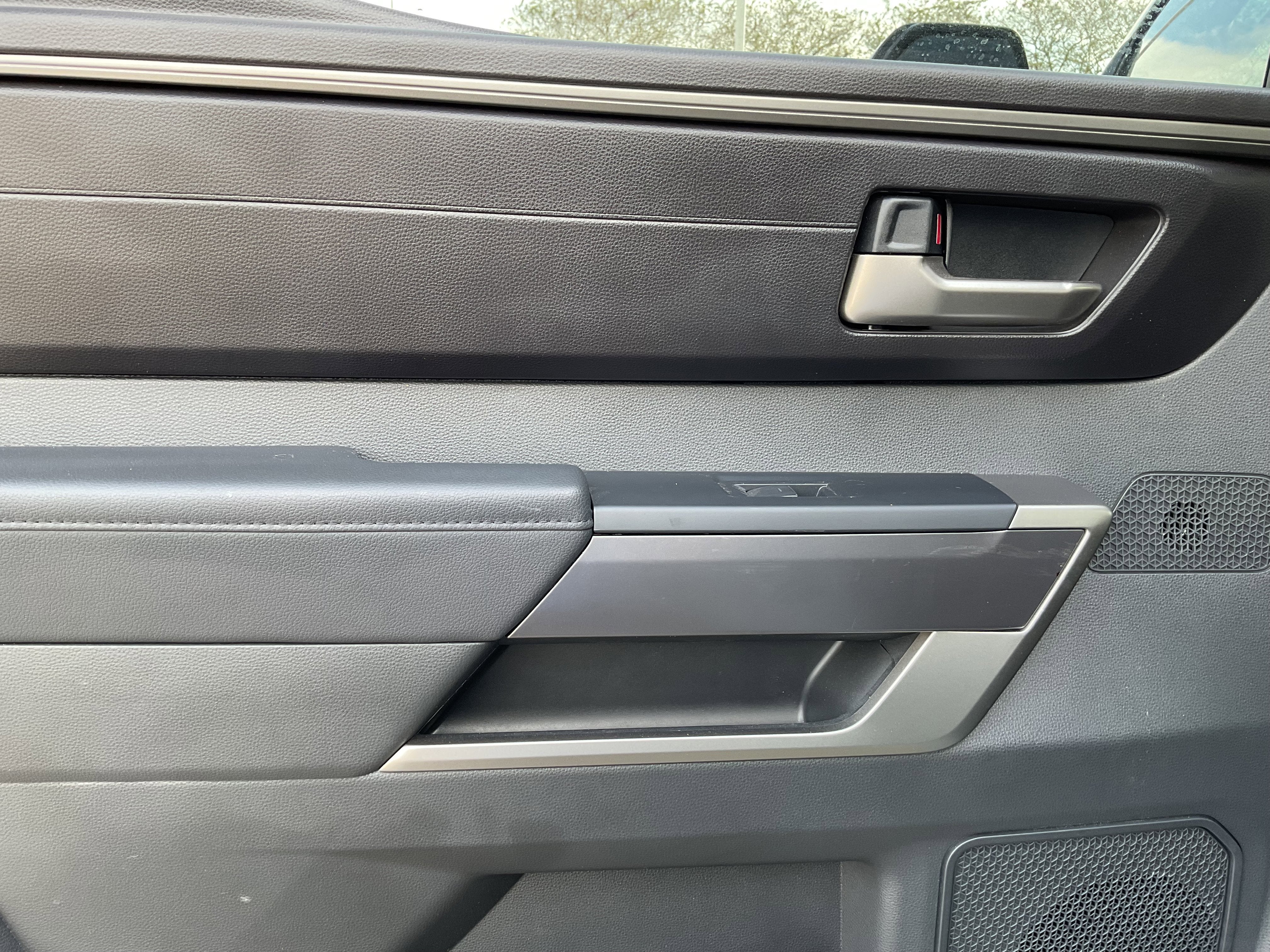 2025 Toyota TUNDRA 4X2 SR5