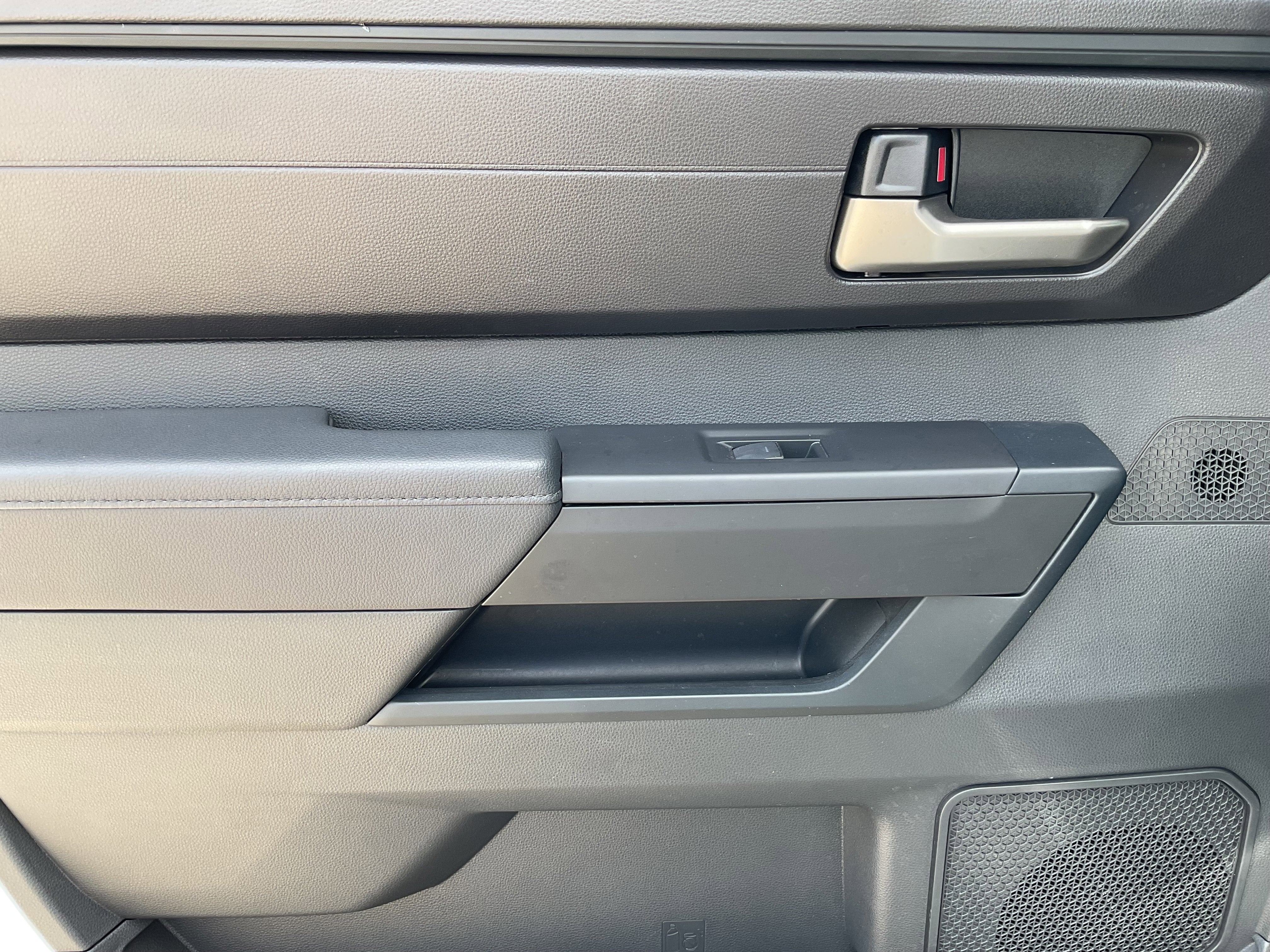 2025 Toyota TUNDRA 4X2 SR5