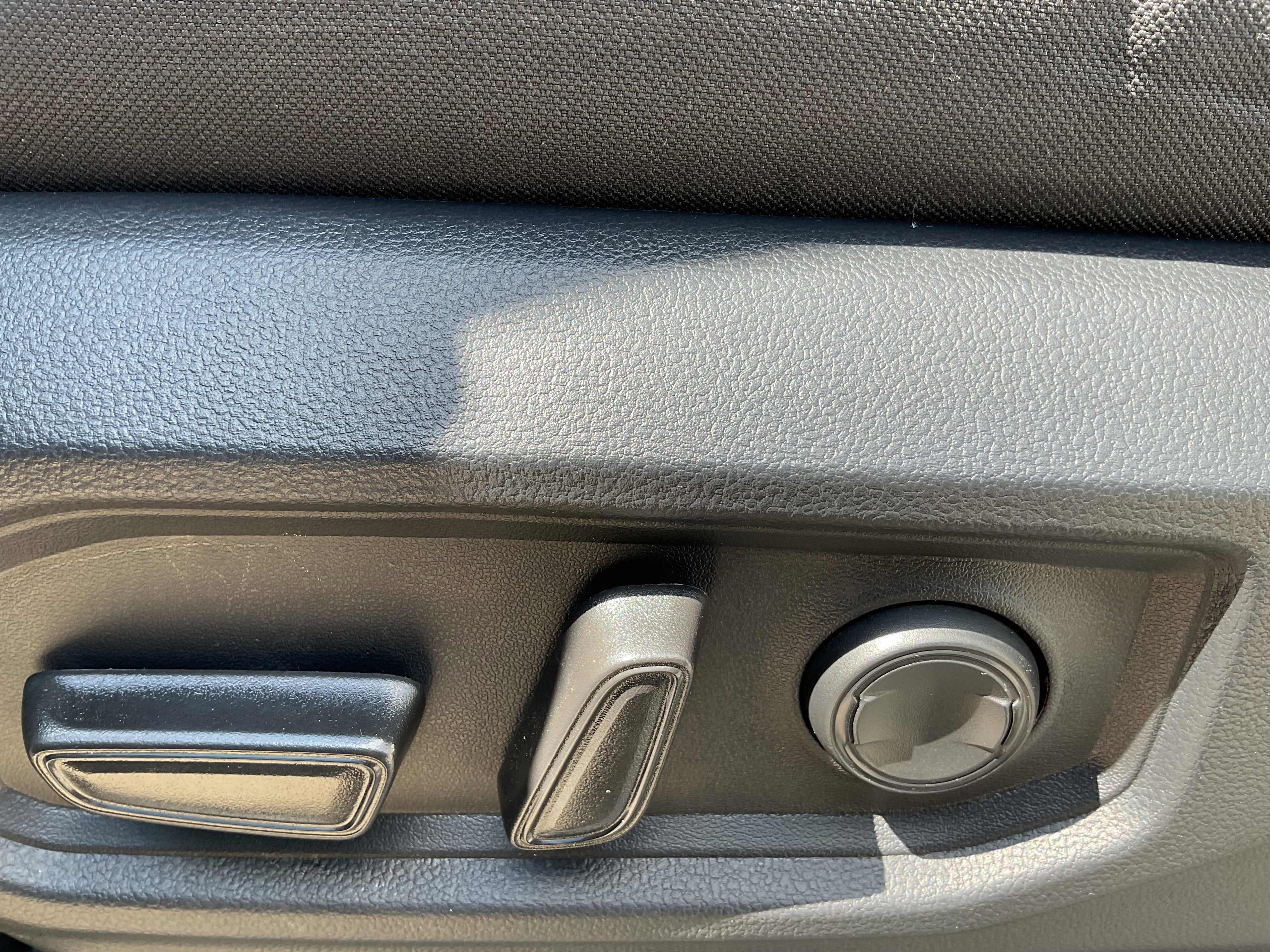 2025 Toyota TUNDRA 4X2 SR5