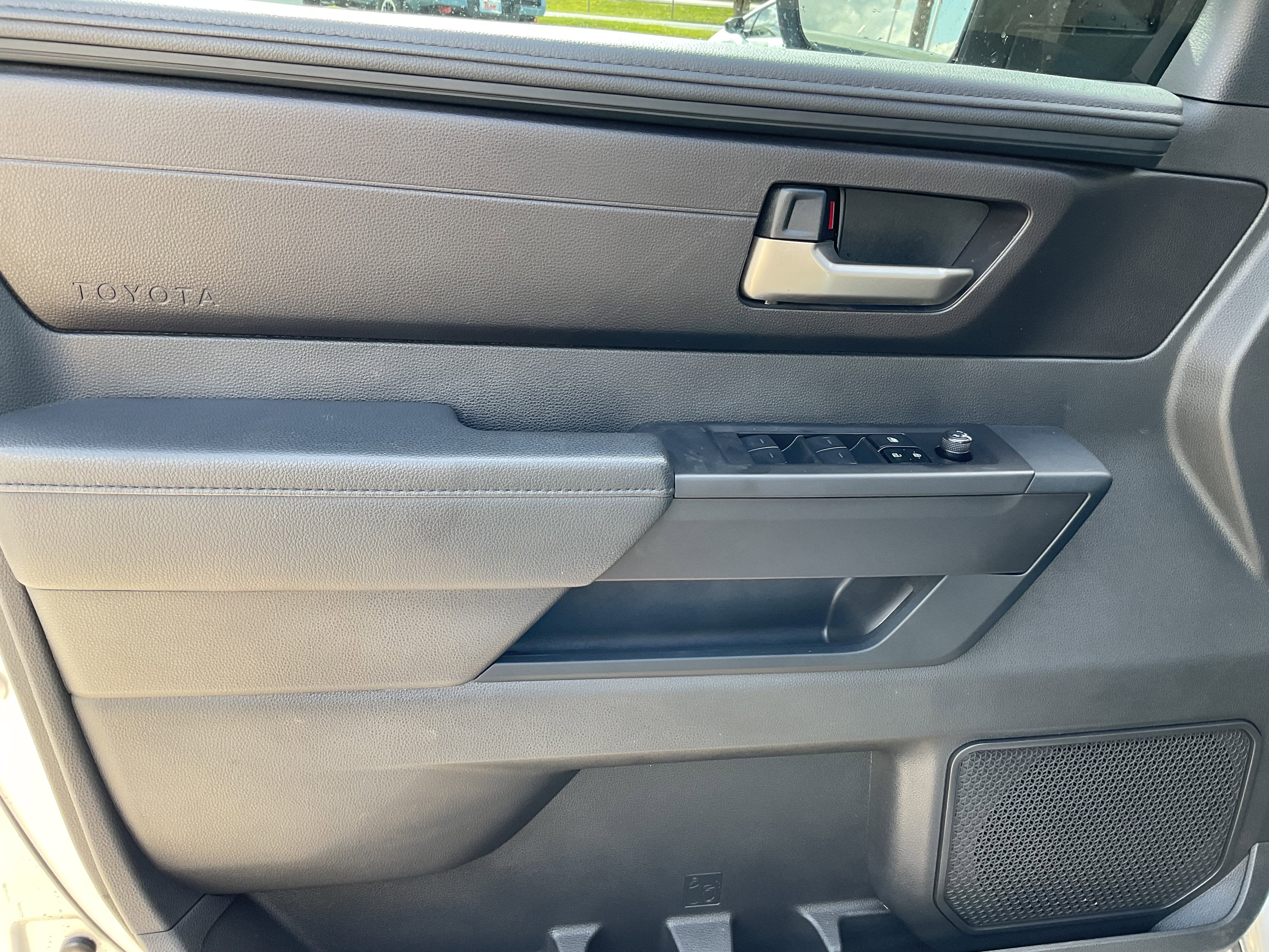 2024 Toyota TUNDRA 4X2 SR5