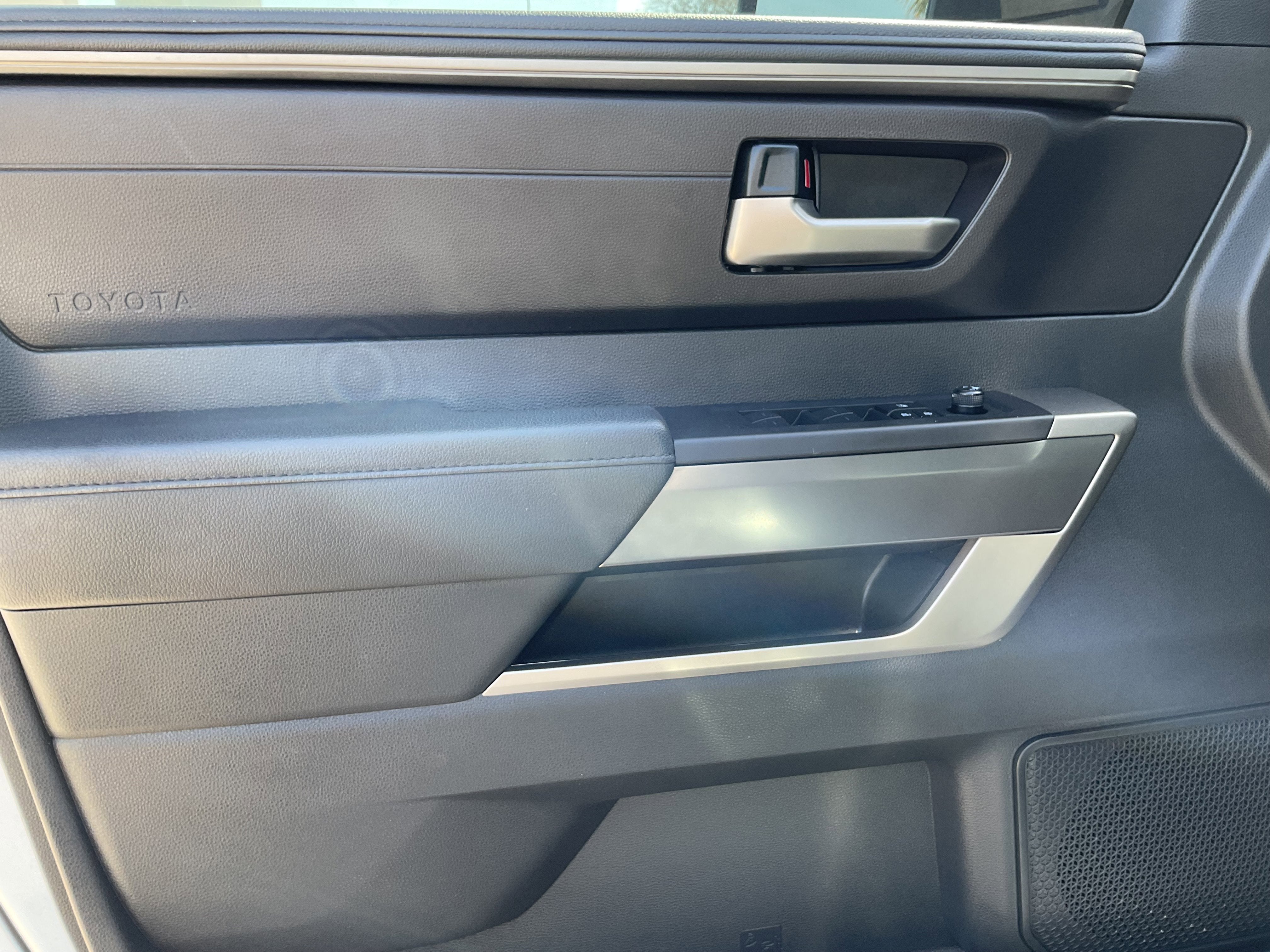 2024 Toyota TUNDRA 4X4 SR5