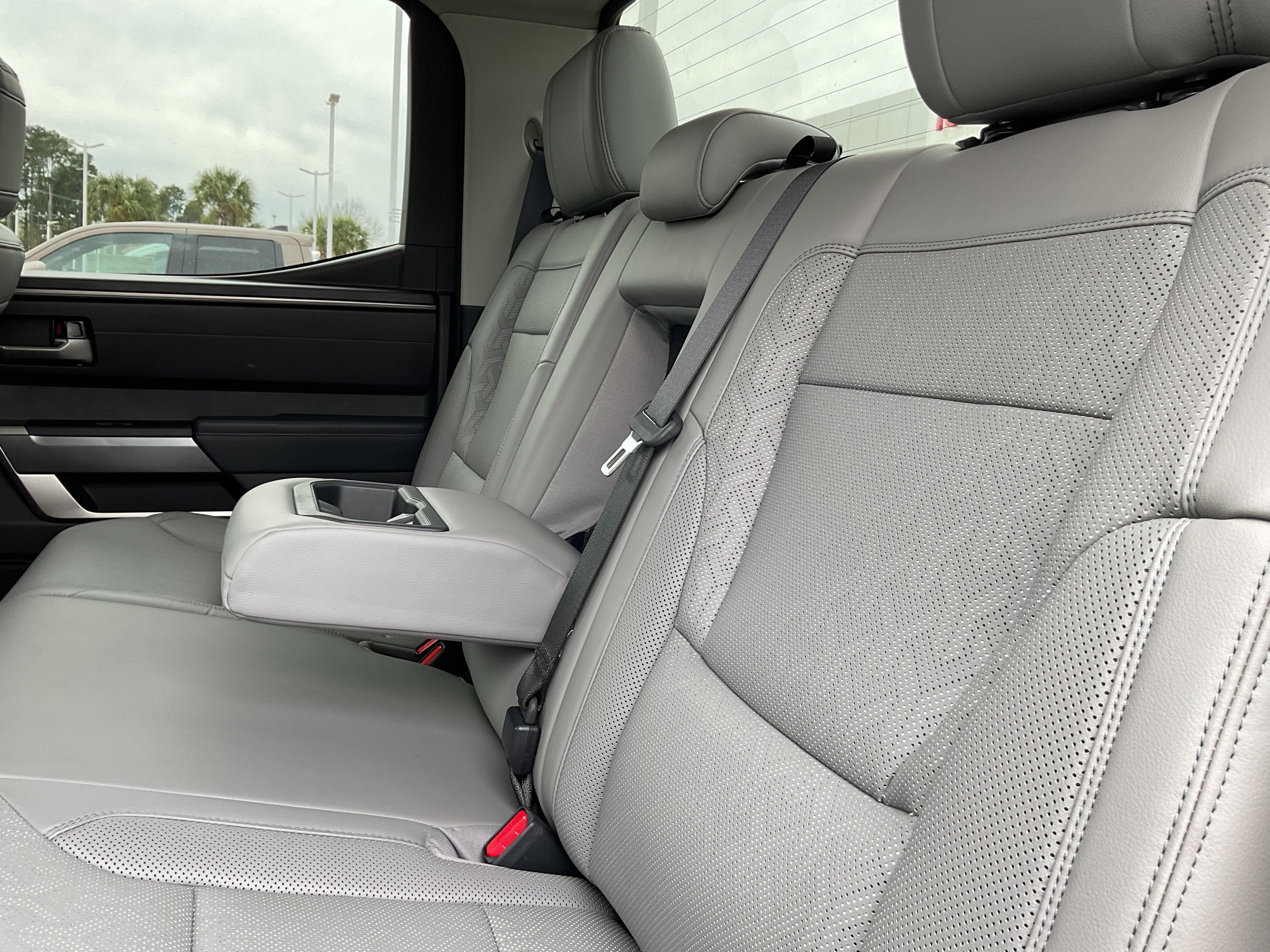 2024 Toyota TUNDRA 4X4 SR5