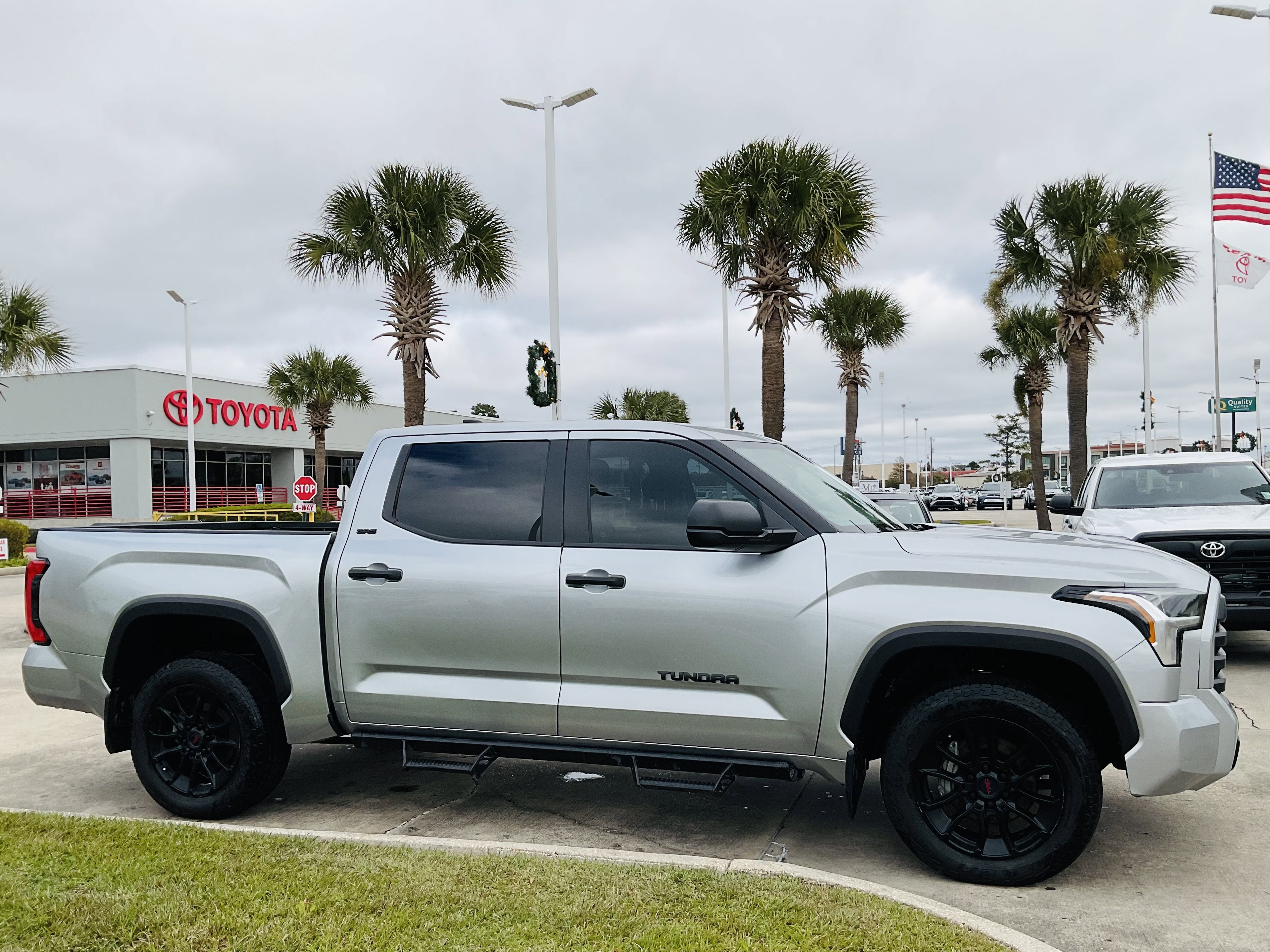 2024 Toyota TUNDRA 4X4 SR5