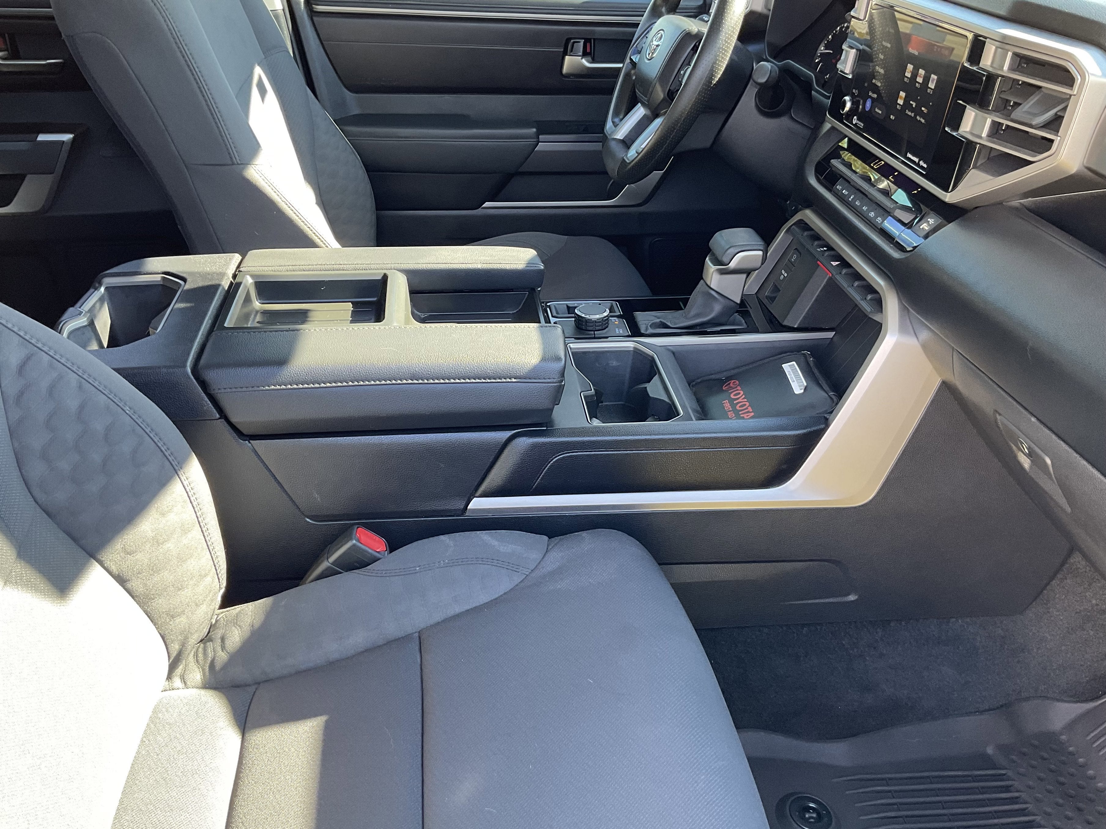 2024 Toyota TUNDRA 4X4 SR5