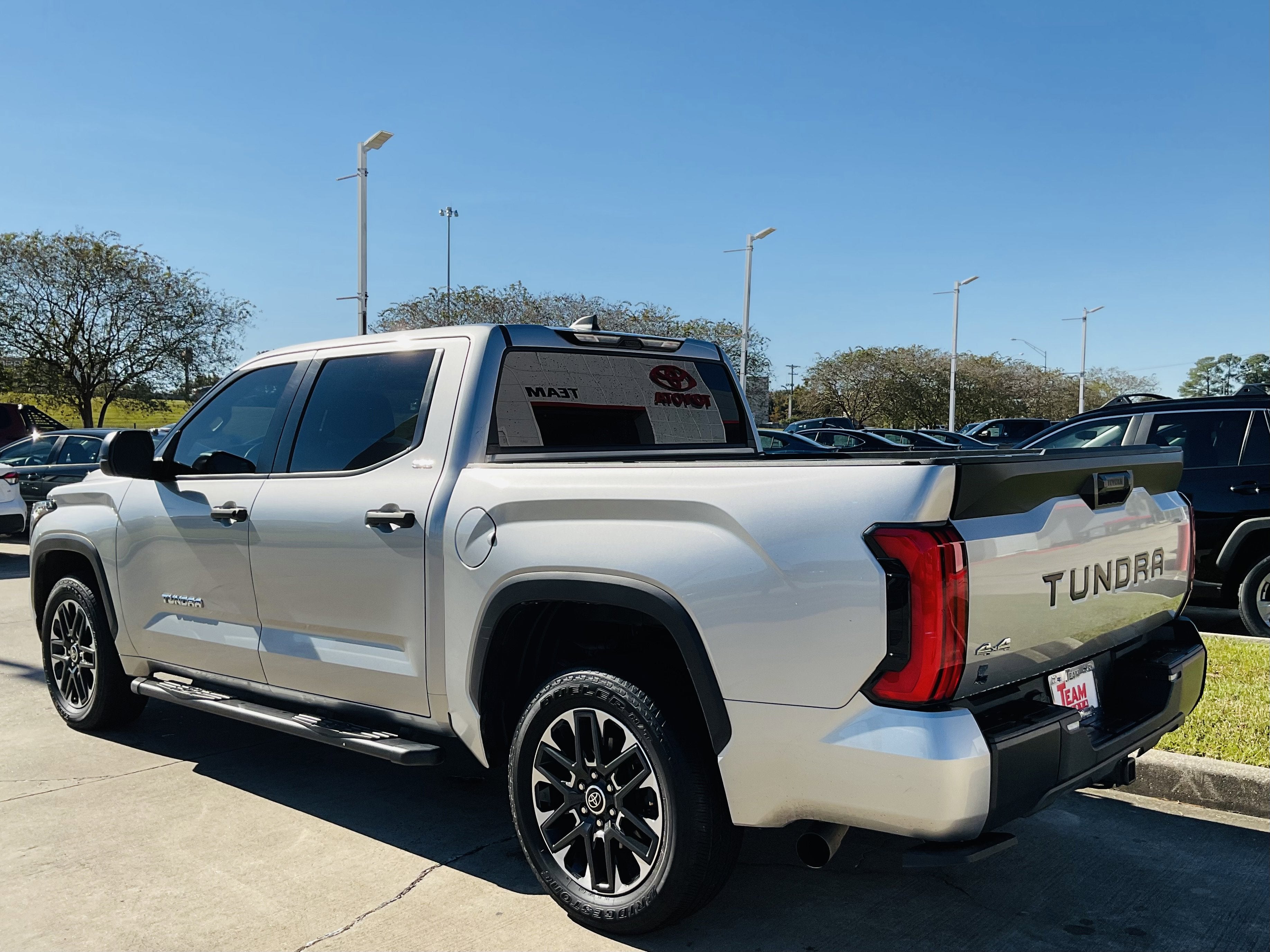 2024 Toyota TUNDRA 4X4 SR5