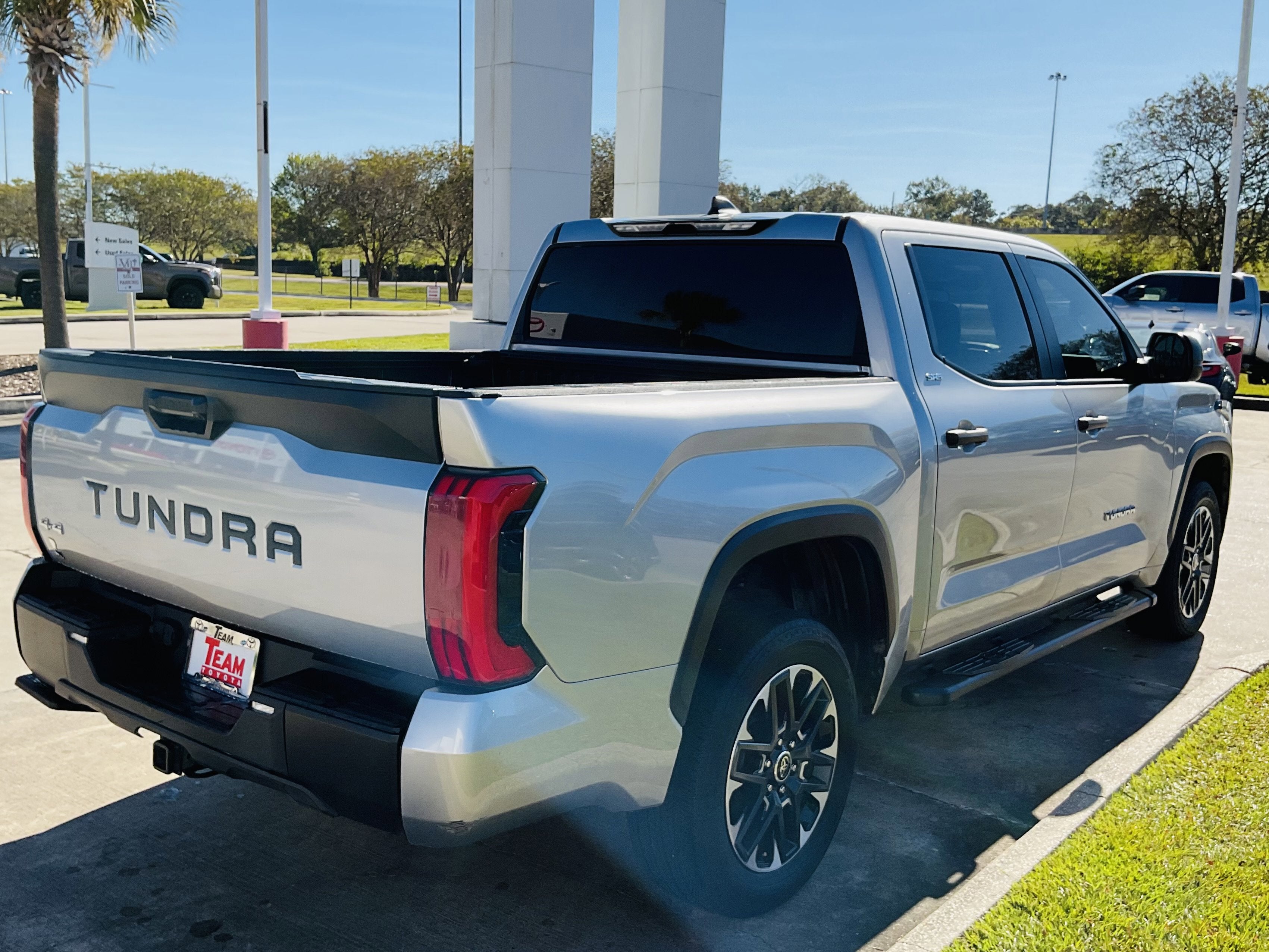 2024 Toyota TUNDRA 4X4 SR5