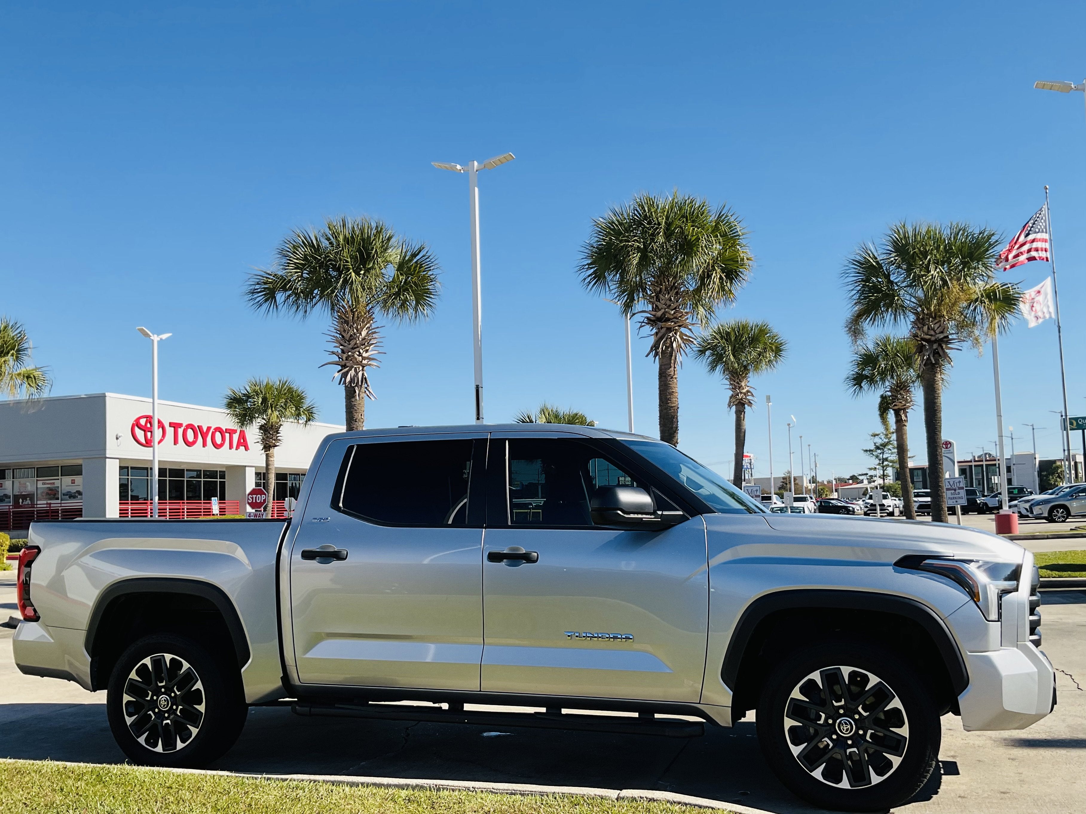 2024 Toyota TUNDRA 4X4 SR5