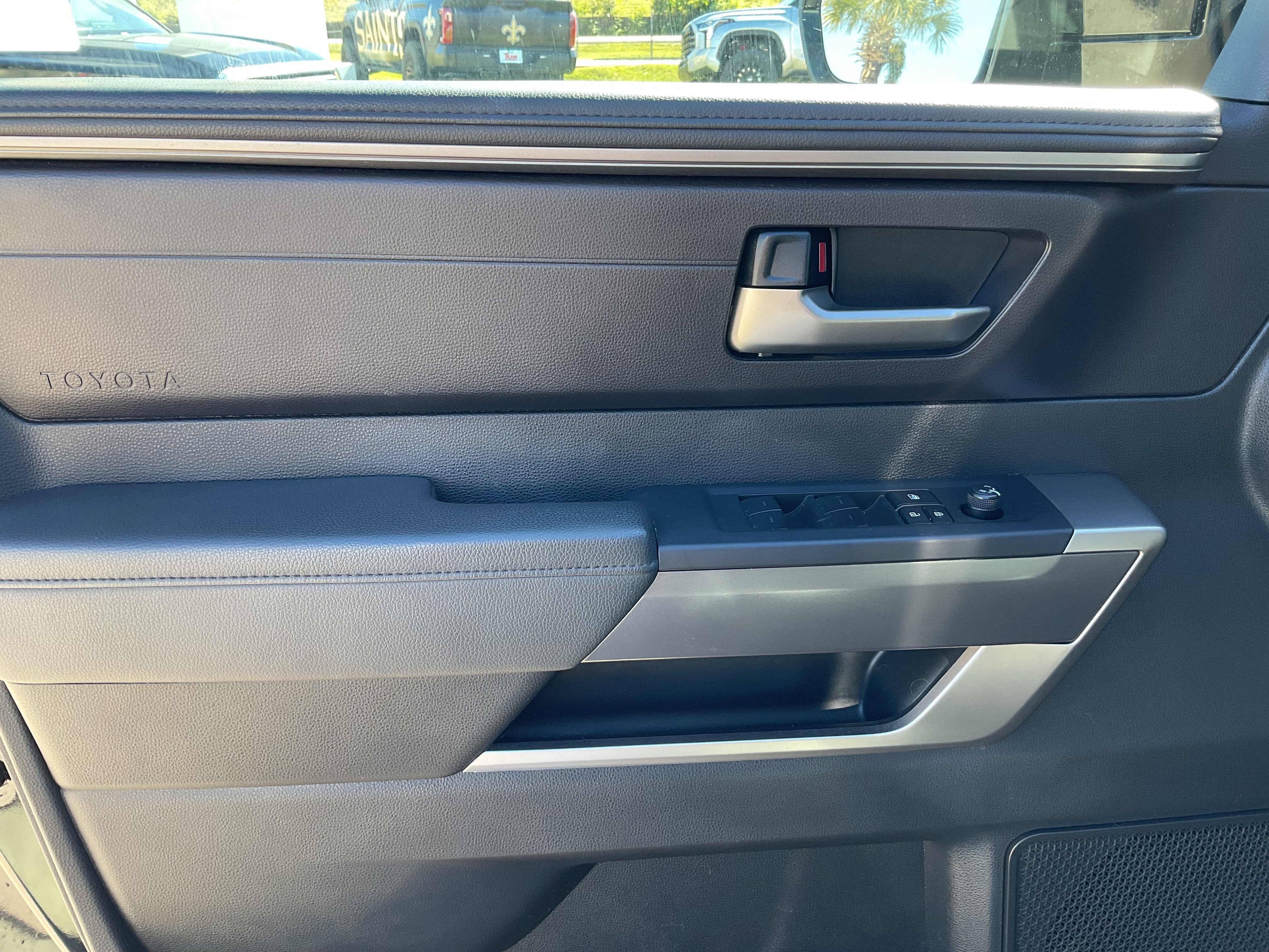 2024 Toyota TUNDRA 4X4 SR5