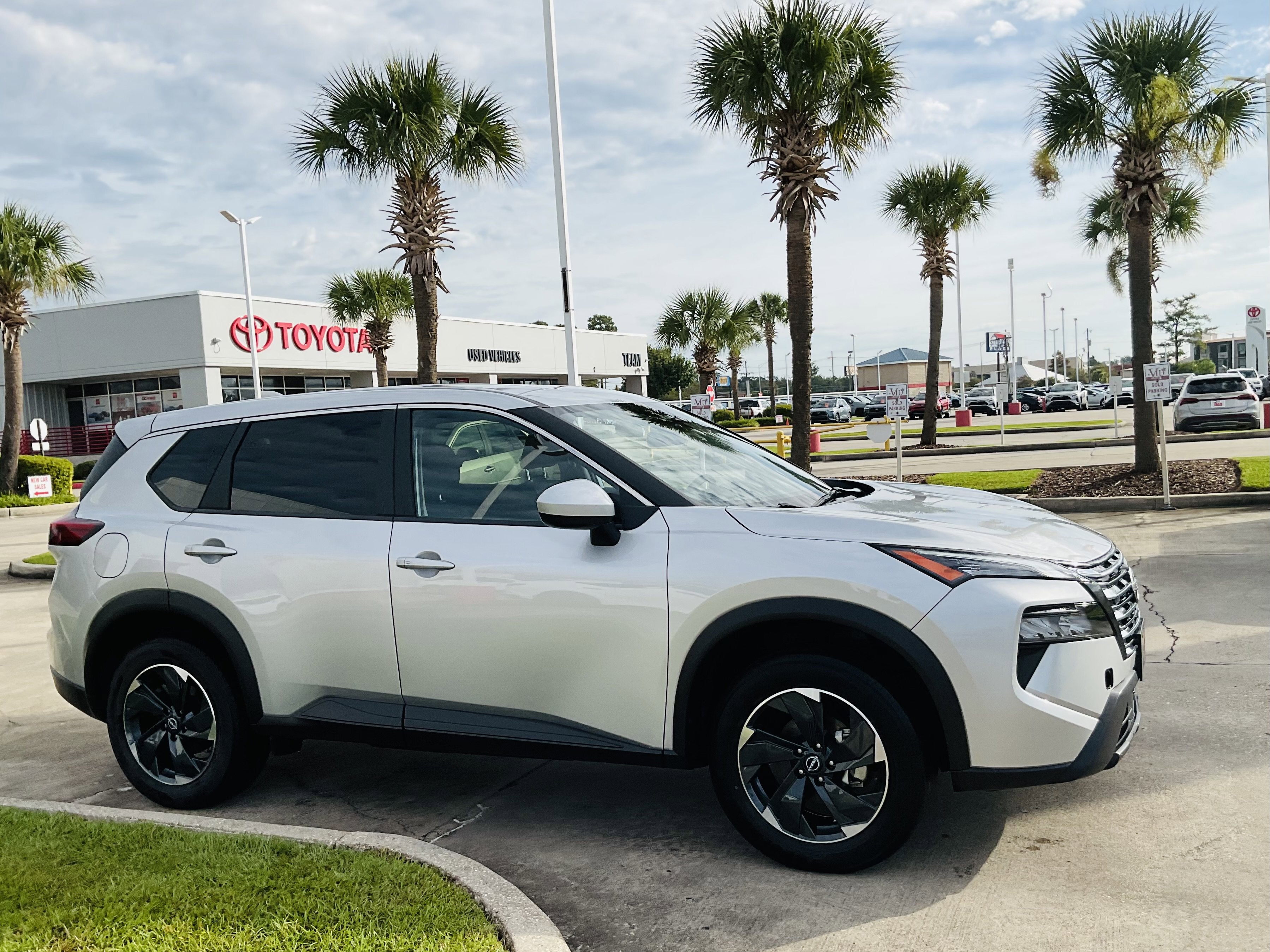 2024 Nissan Rogue SV