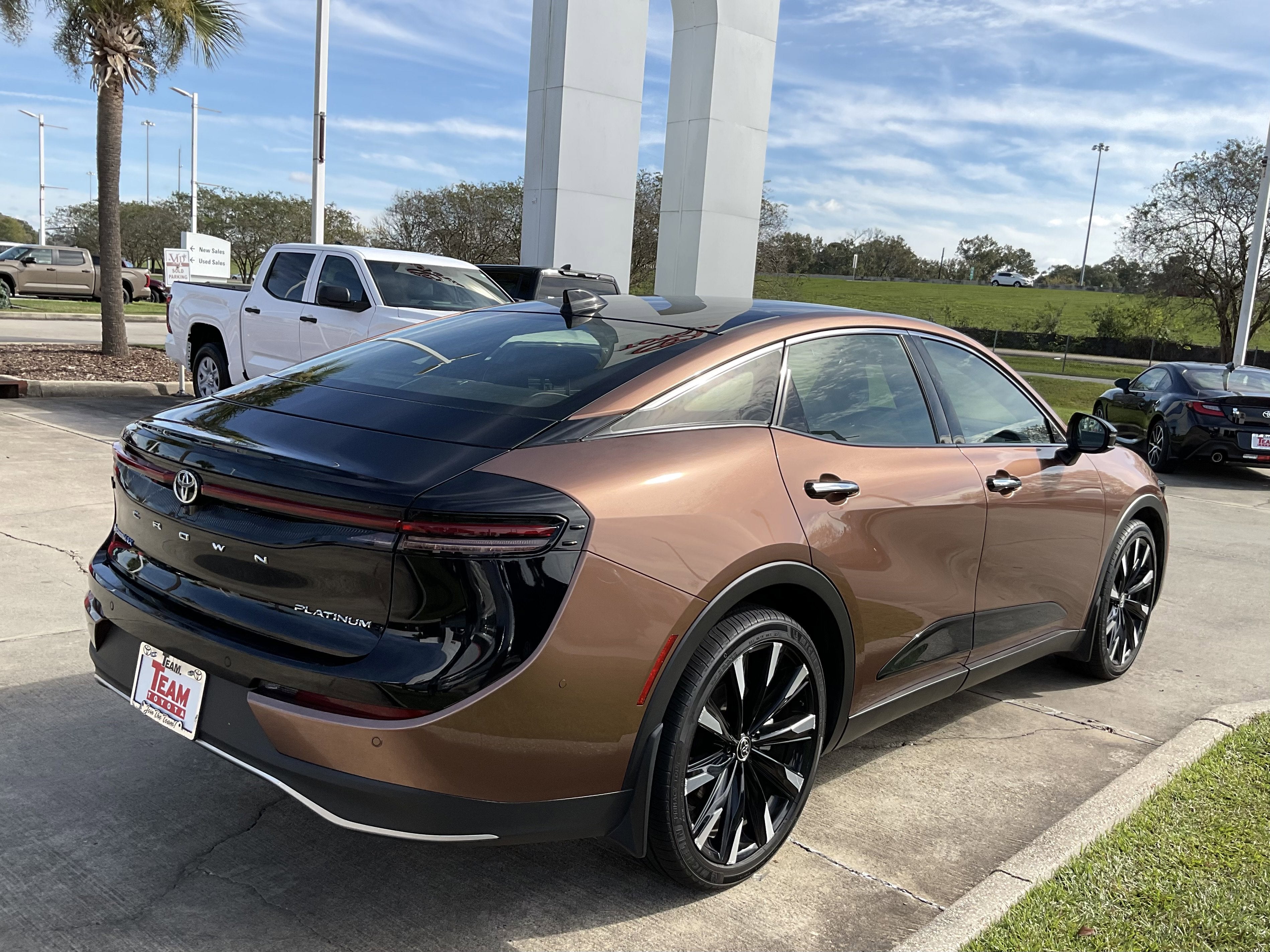 2025 Toyota CROWN Platinum