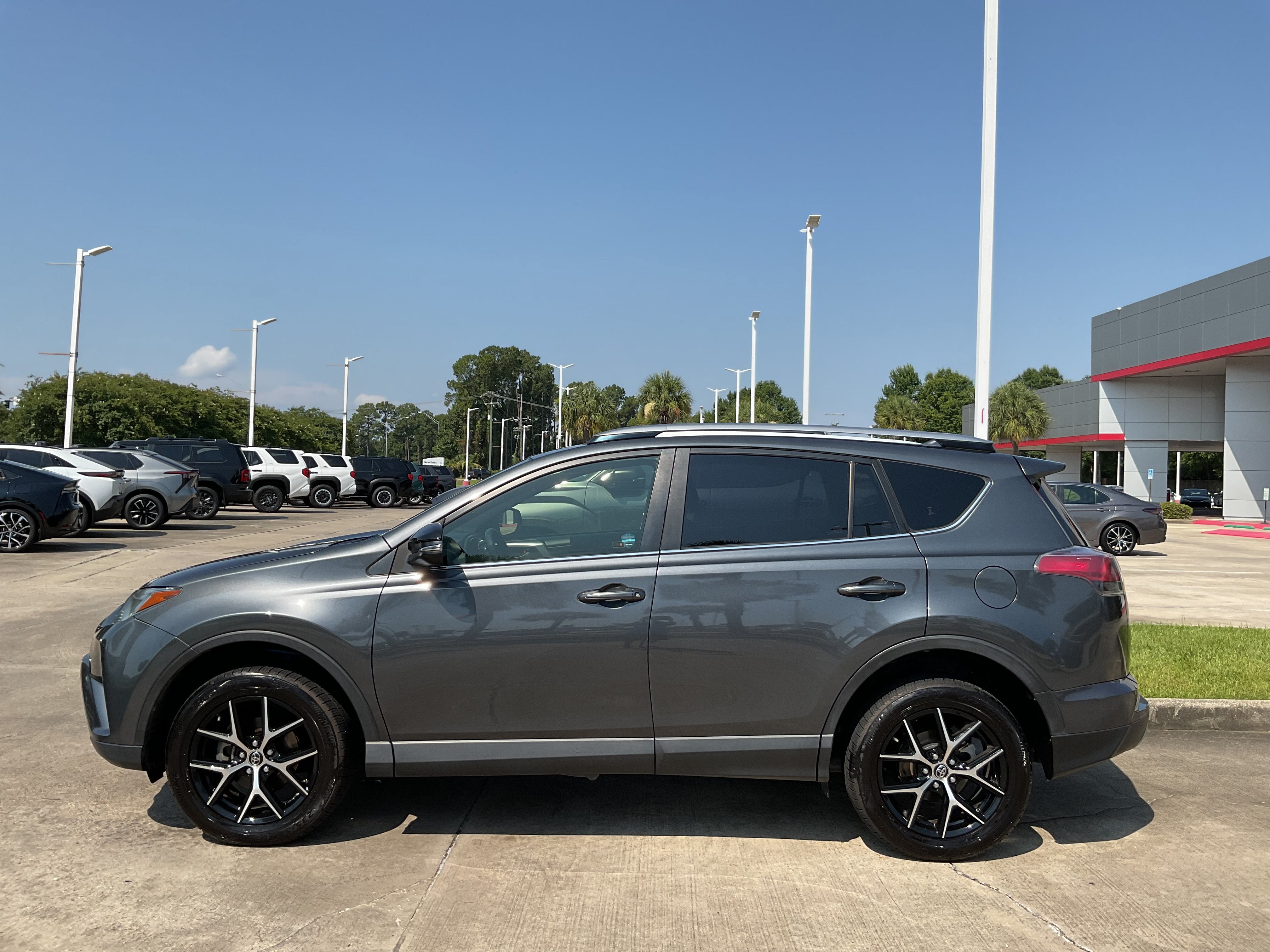 2017 Toyota RAV4 SE