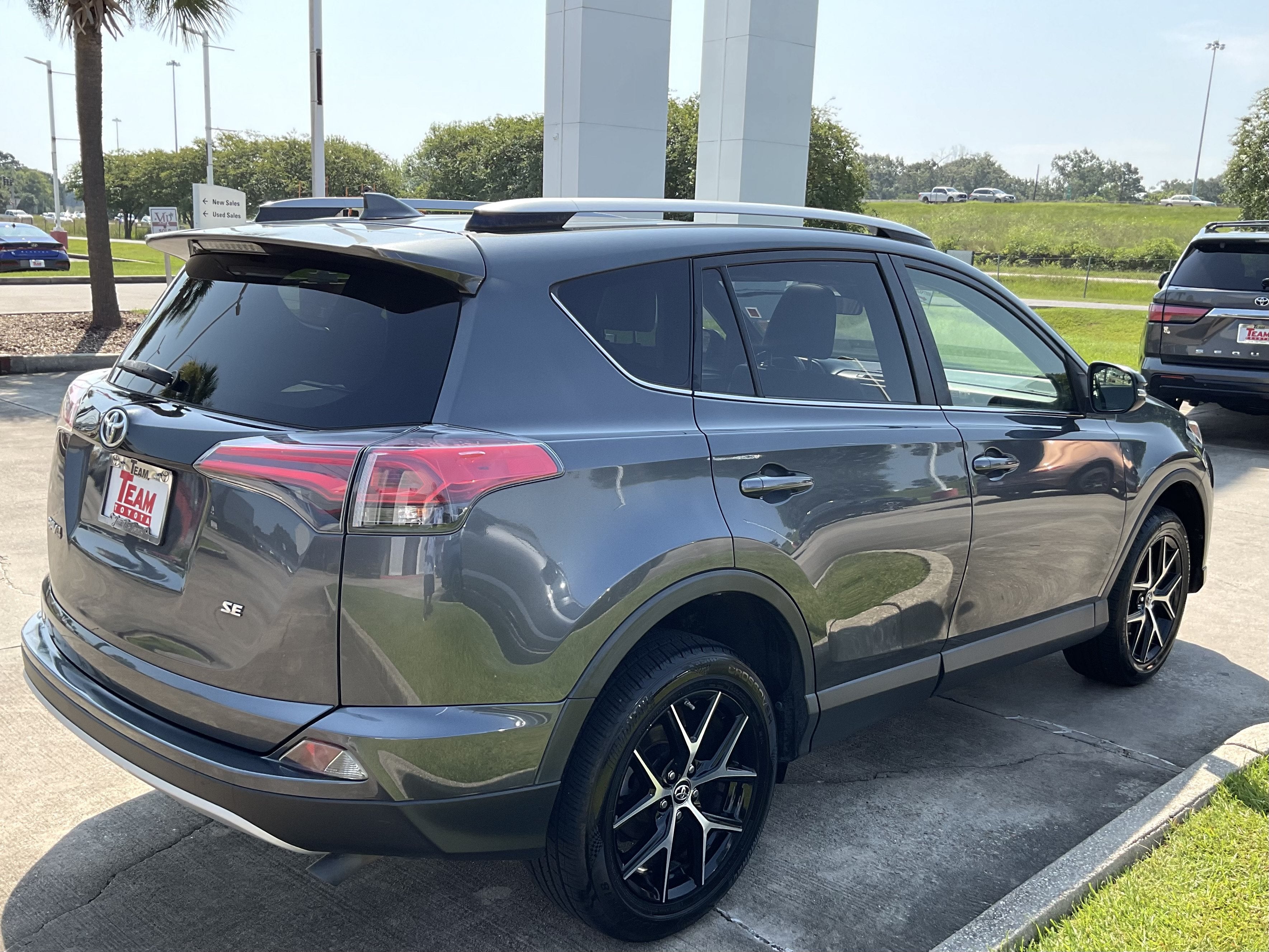 2017 Toyota RAV4 SE