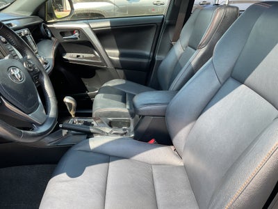 2017 Toyota RAV4 SE