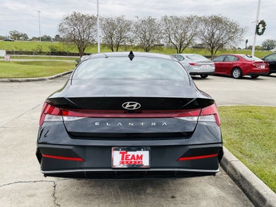 2025 Hyundai Elantra SE