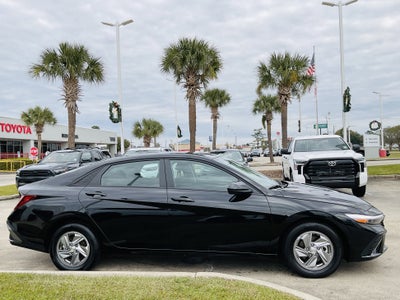 2025 Hyundai Elantra SE