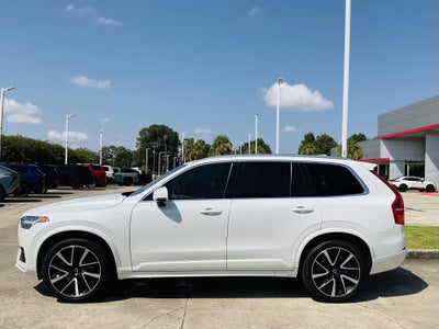 2022 Volvo XC90 Momentum
