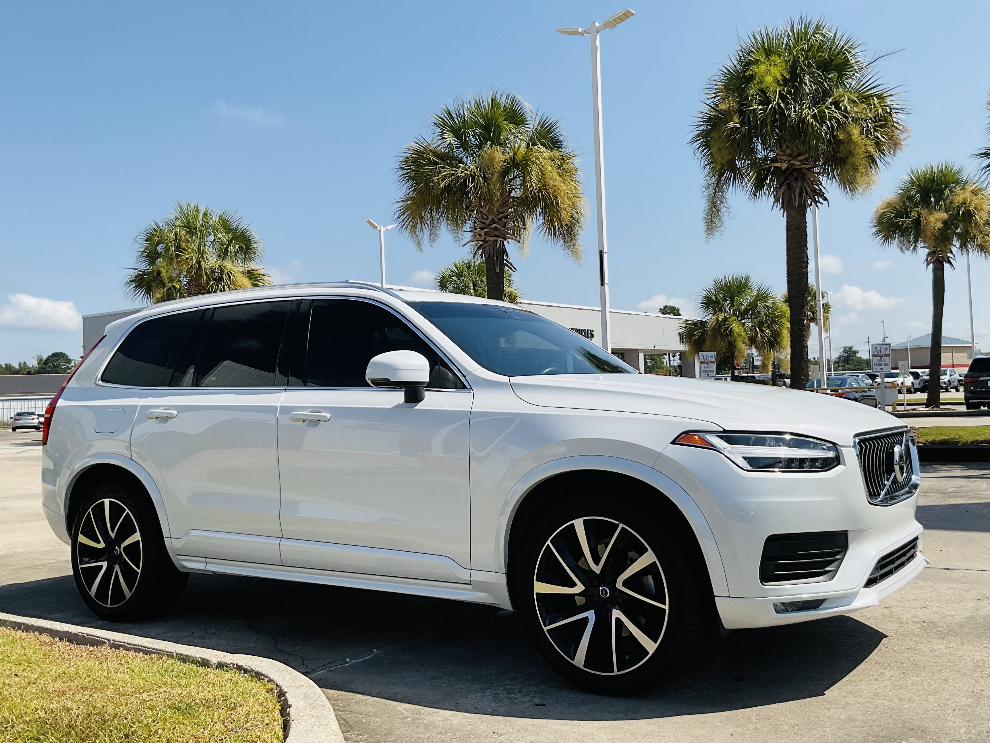 2022 Volvo XC90 Momentum