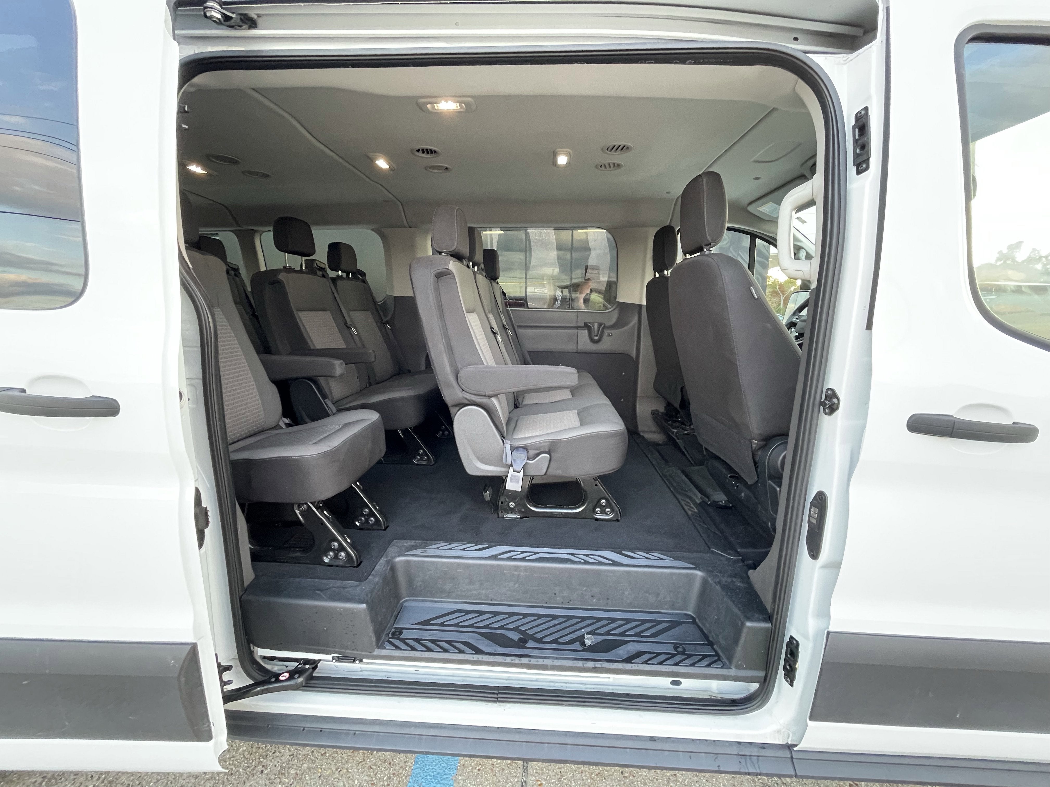2023 Ford Transit Passenger Wagon XLT