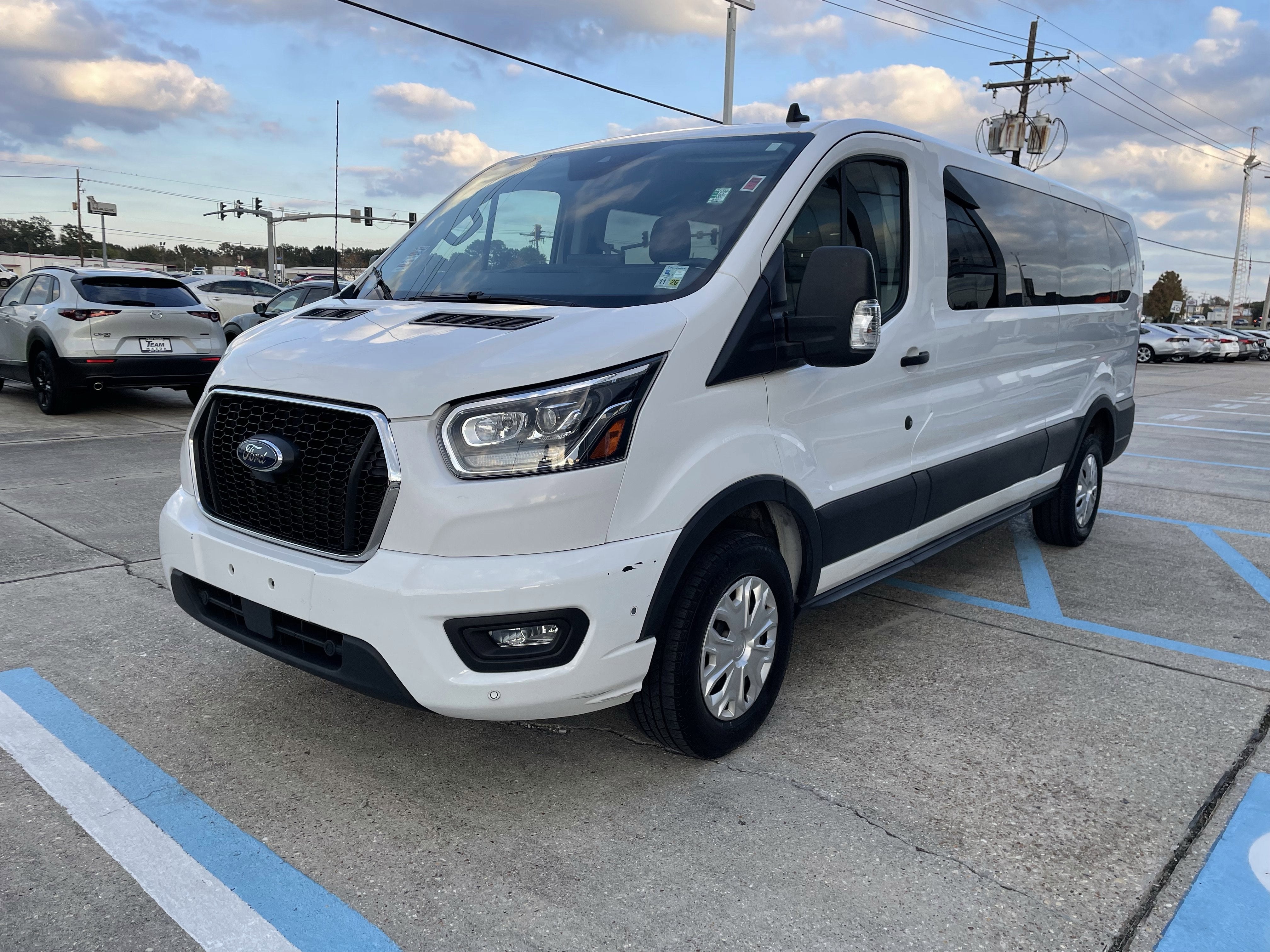 2023 Ford Transit Passenger Wagon XLT