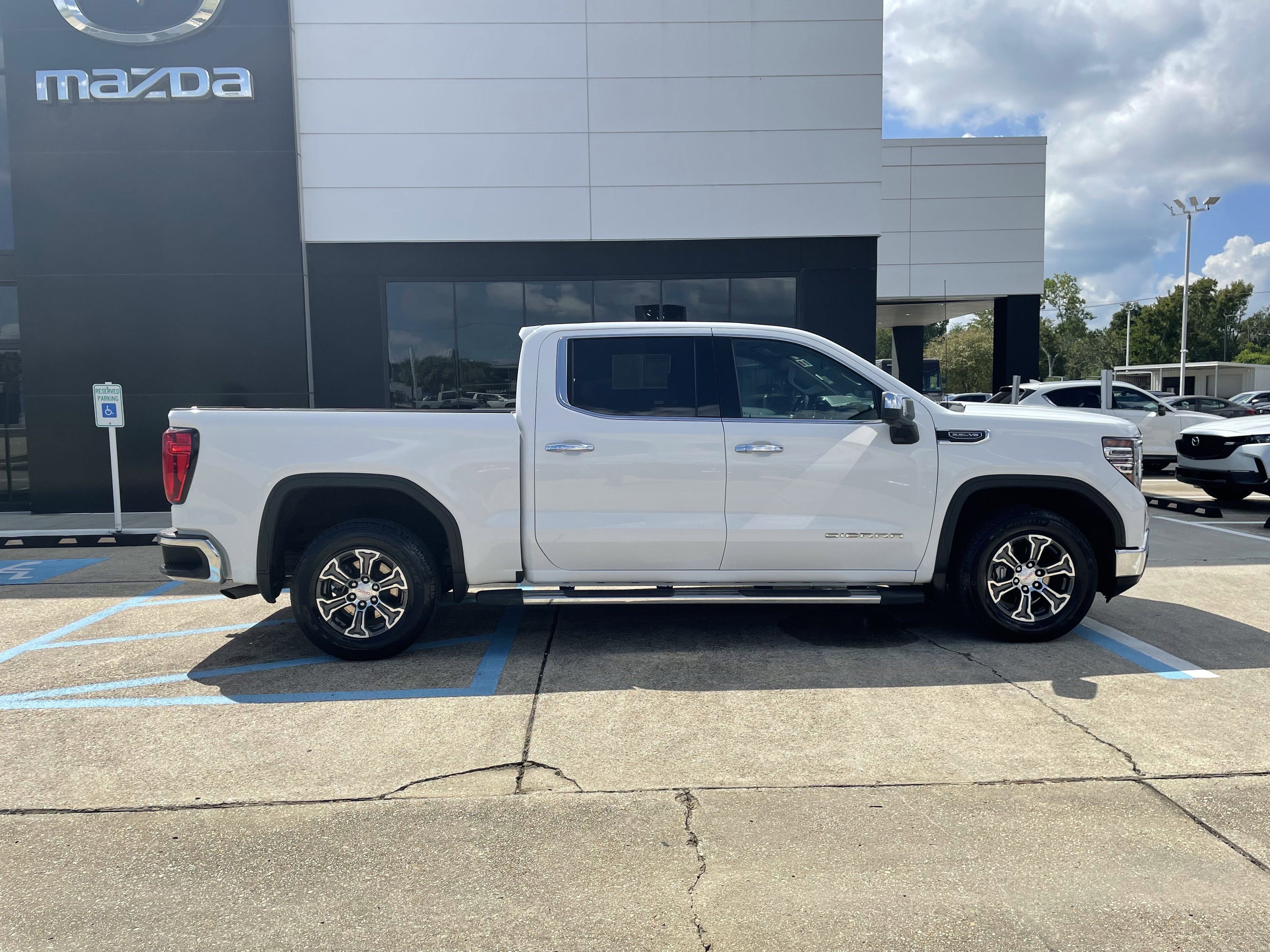 2024 GMC Sierra 1500 SLT