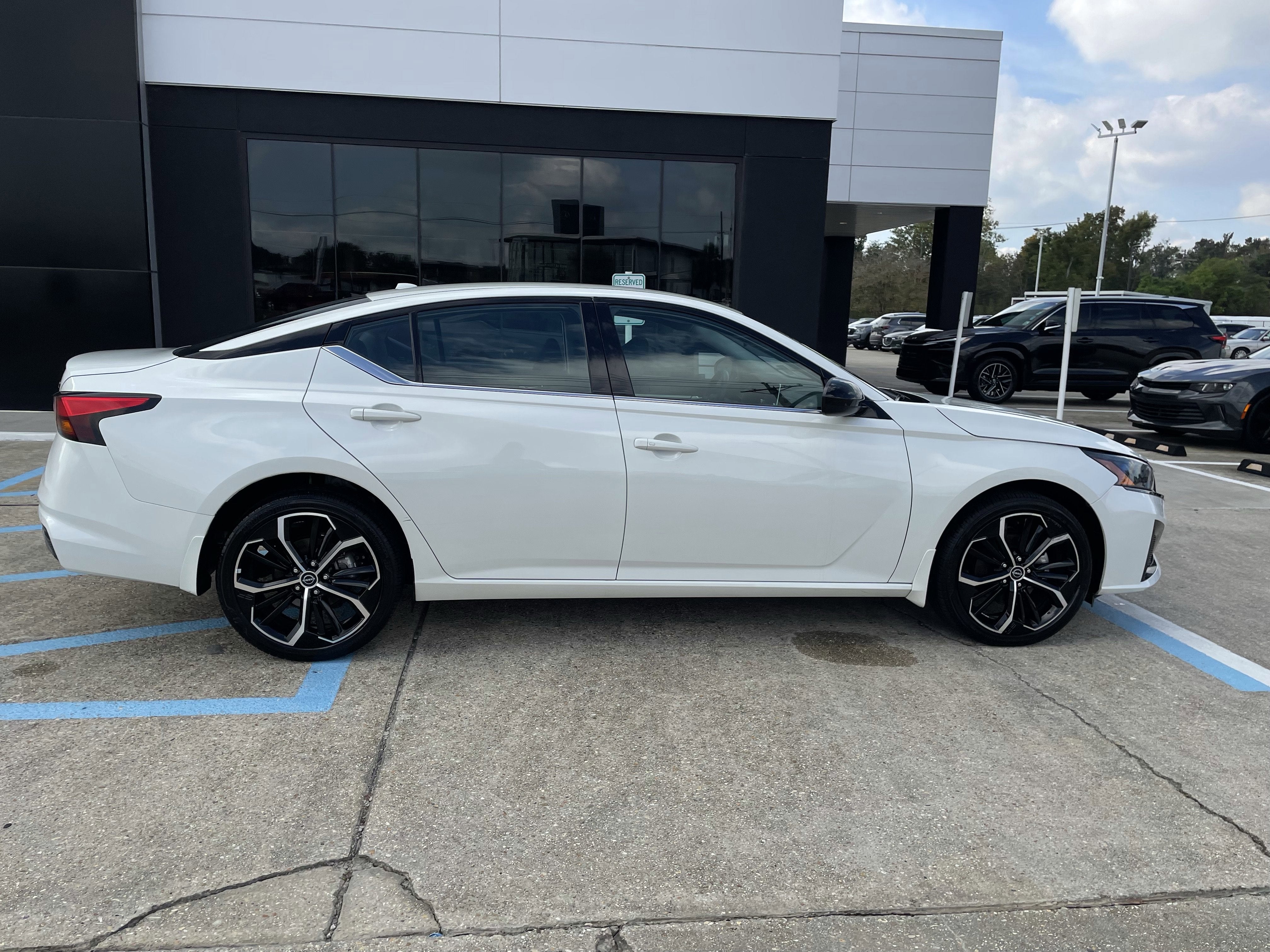 2025 Nissan Altima SR