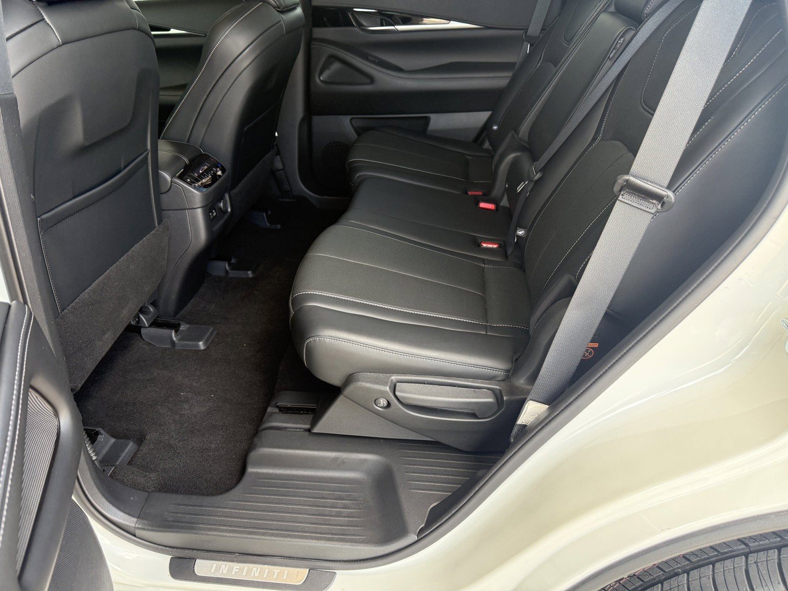 2023 INFINITI QX60 PURE