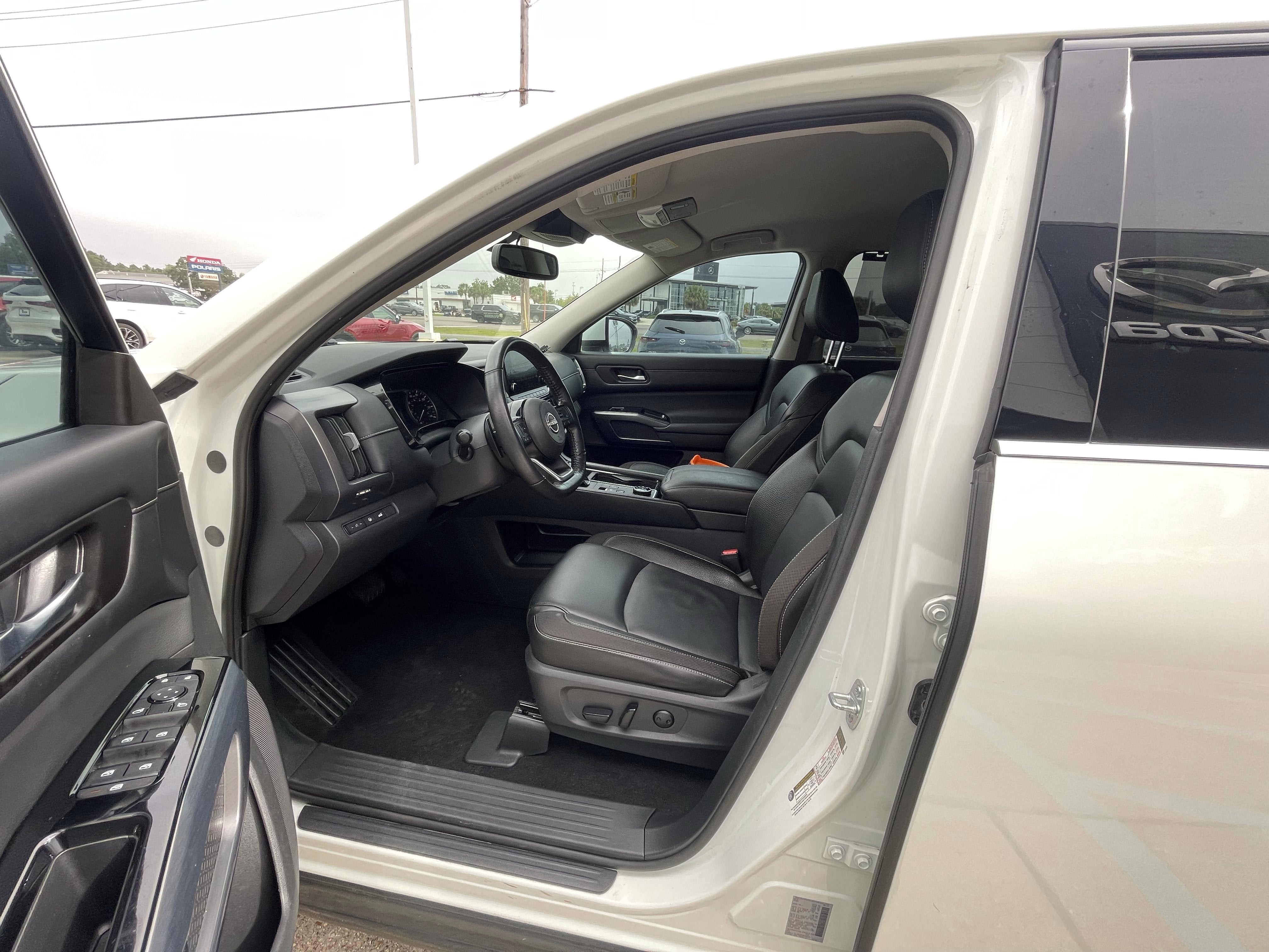 2022 Nissan Pathfinder SL