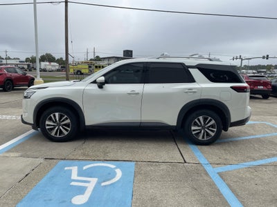 2022 Nissan Pathfinder SL