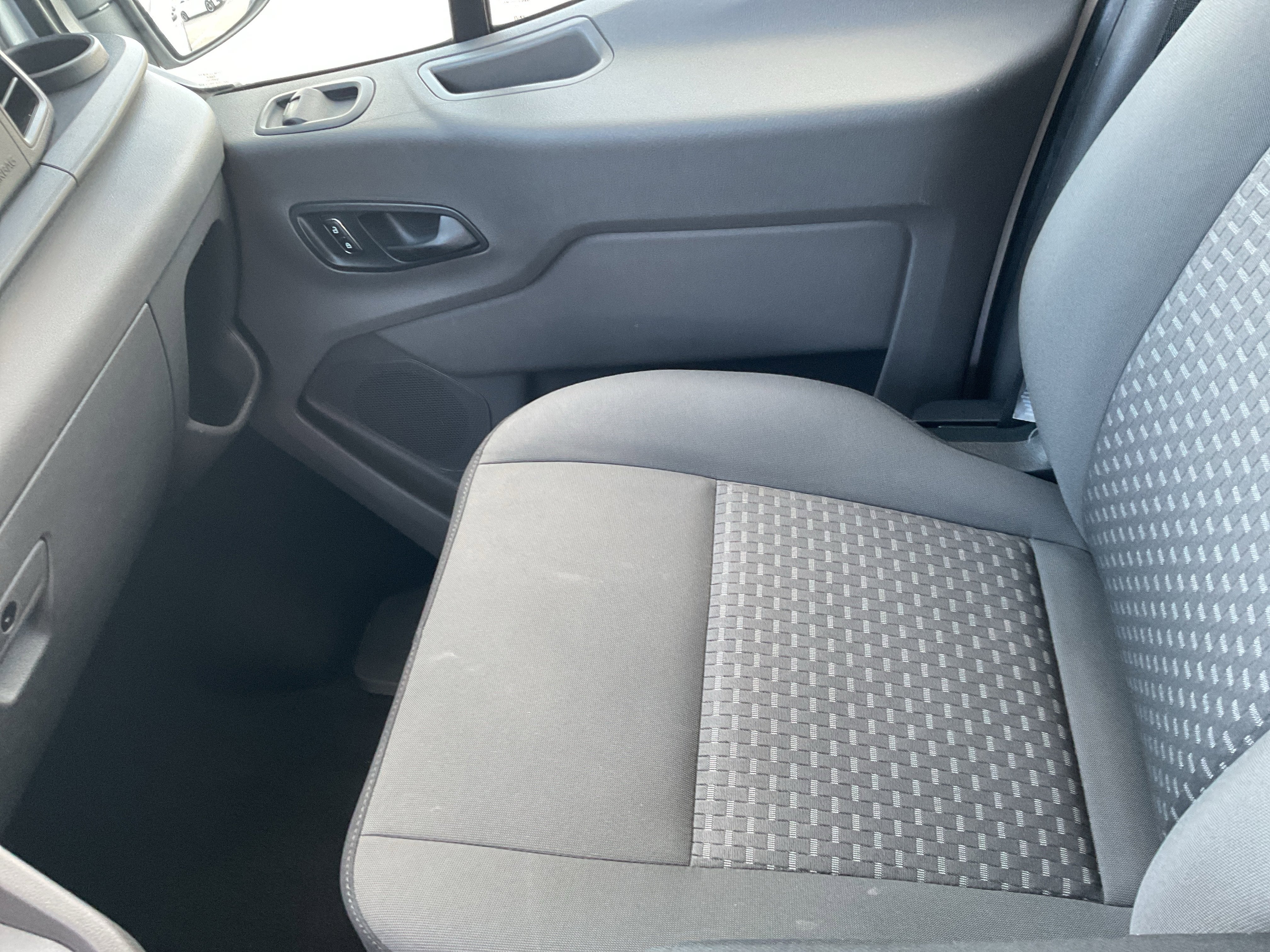 2023 Ford Transit Passenger Wagon XLT