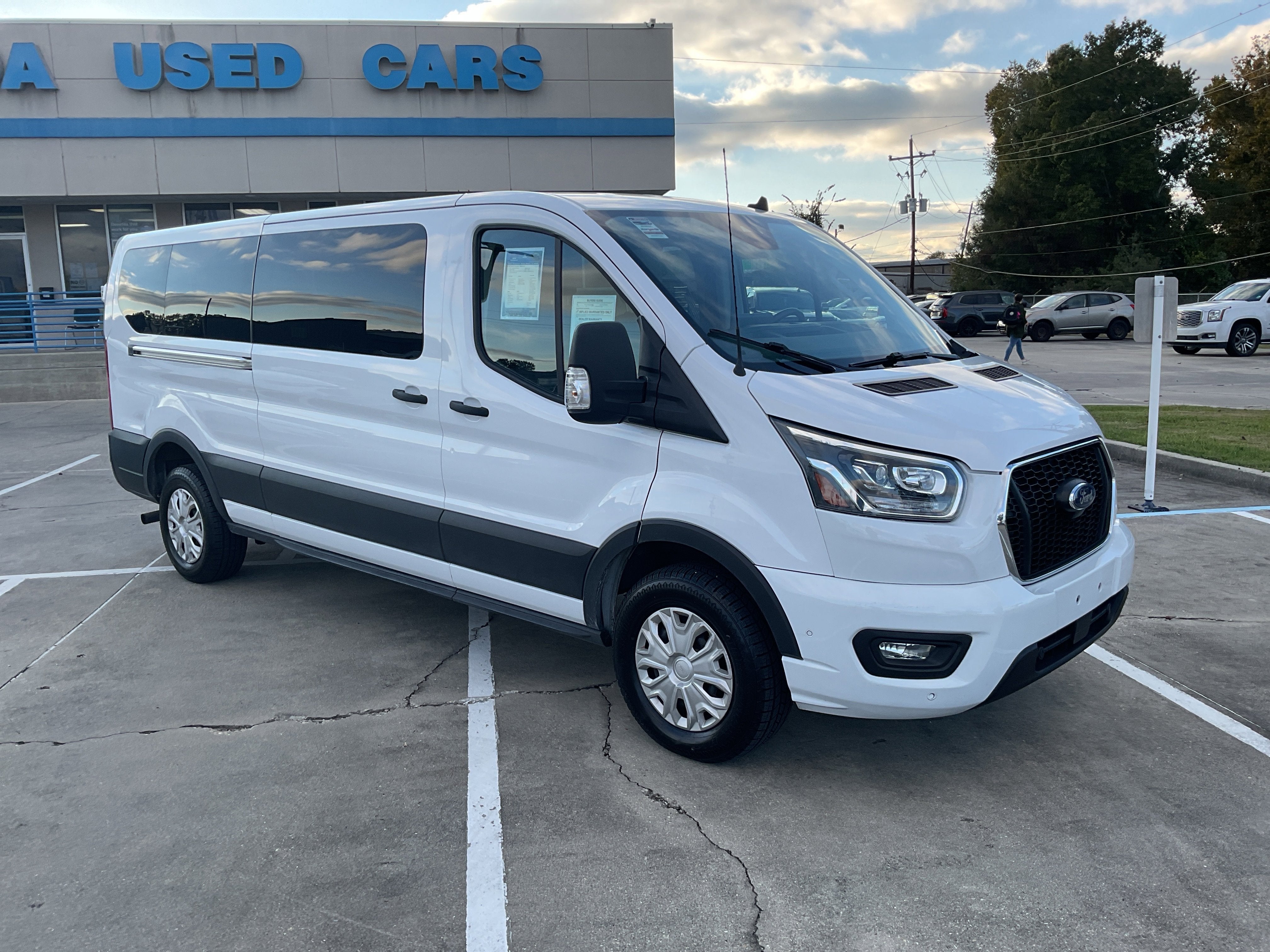 2023 Ford Transit Passenger Wagon XLT