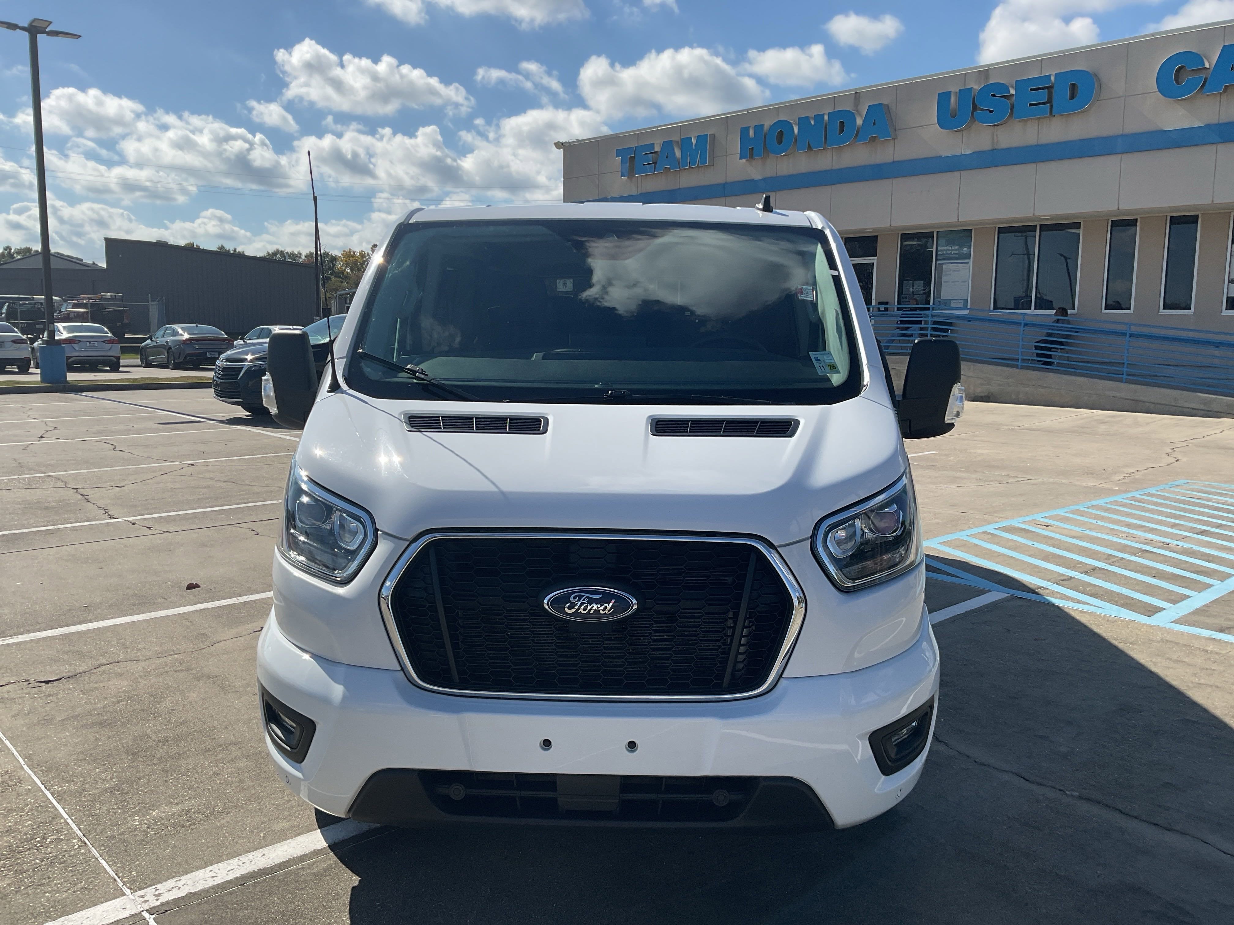 2023 Ford Transit Passenger Wagon XLT