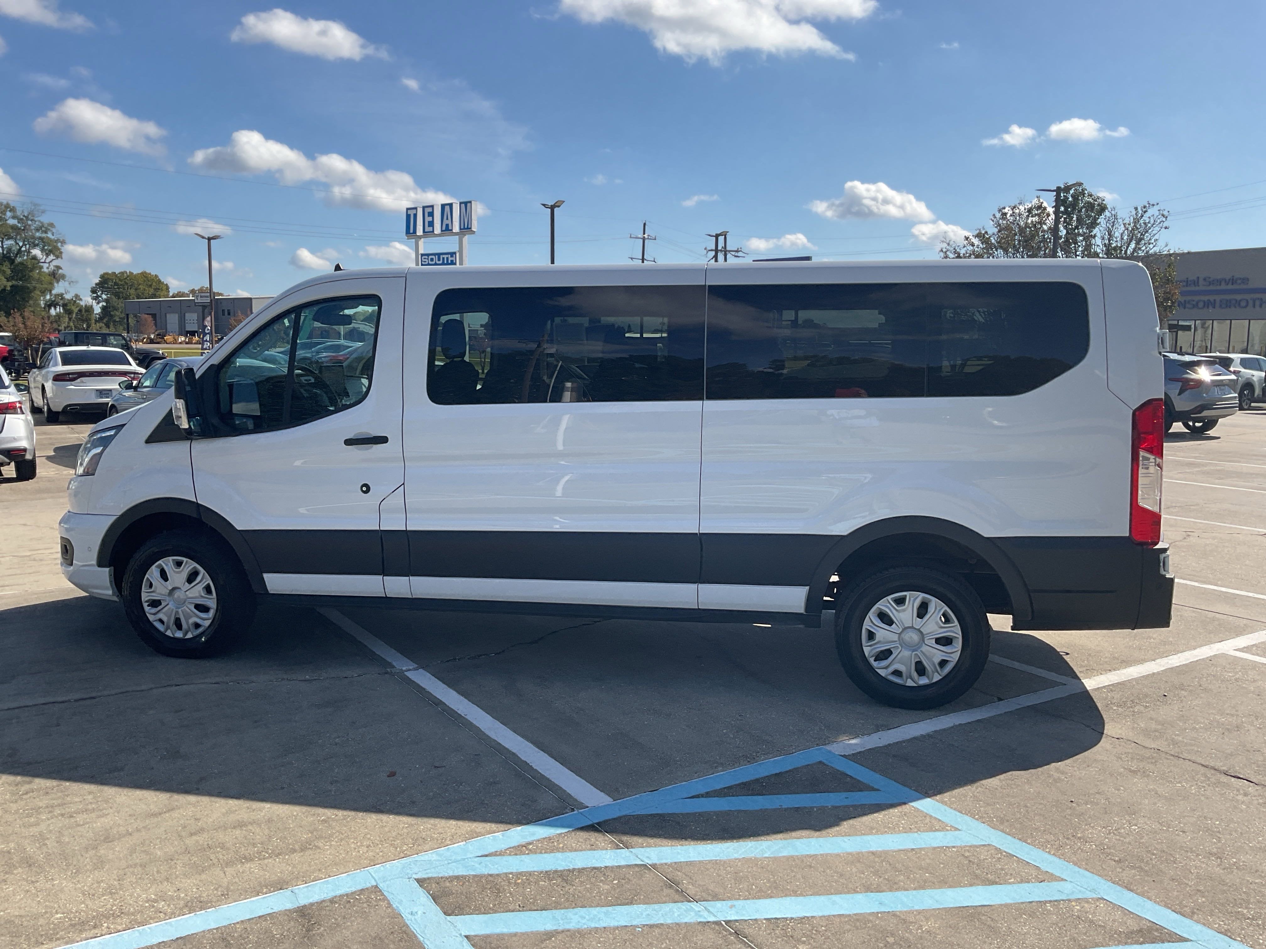 2023 Ford Transit Passenger Wagon XLT